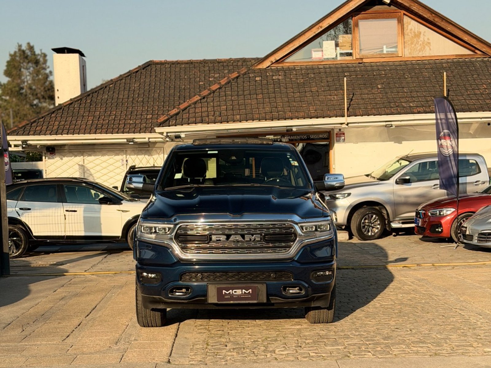 RAM 1500 LIMITED 5.7 4X4 ¡Recién Llegado! ; ;• ; ; ; ;• ; ;Patente 4 ; ;• ; ;AZUL 2023 - Foto 2 de 10
