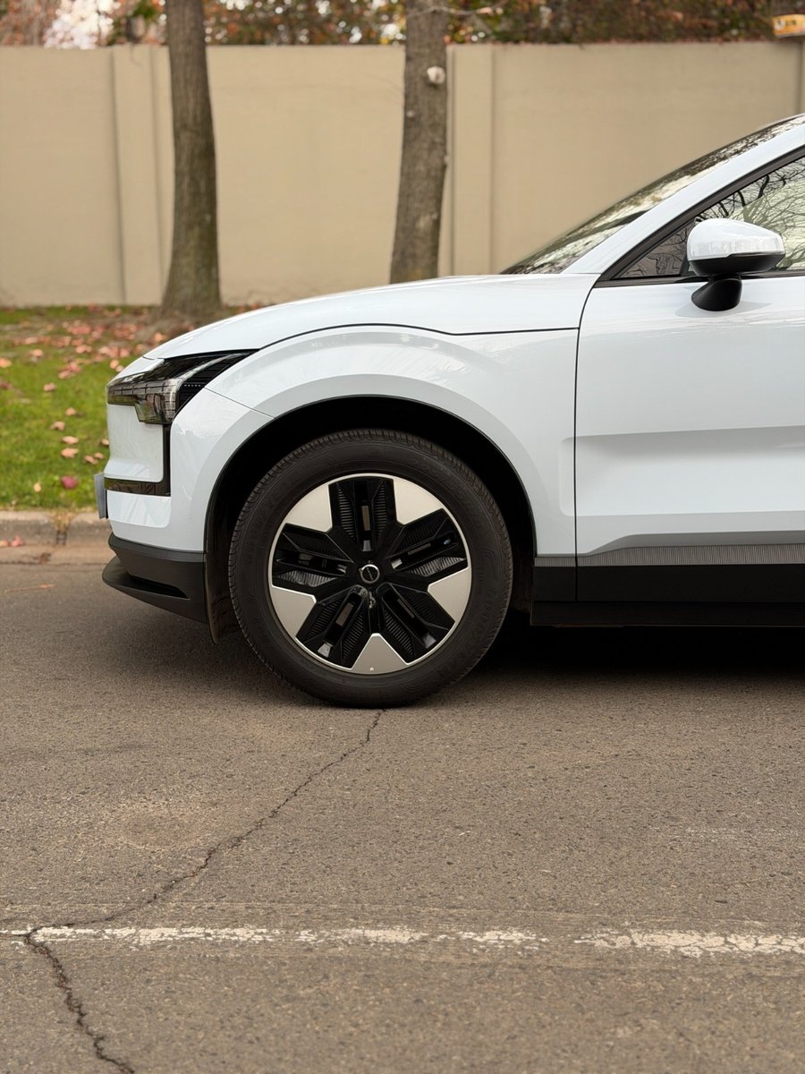 VOLVO EX30 CORE E40 2024 - Imagen 5 de 10
