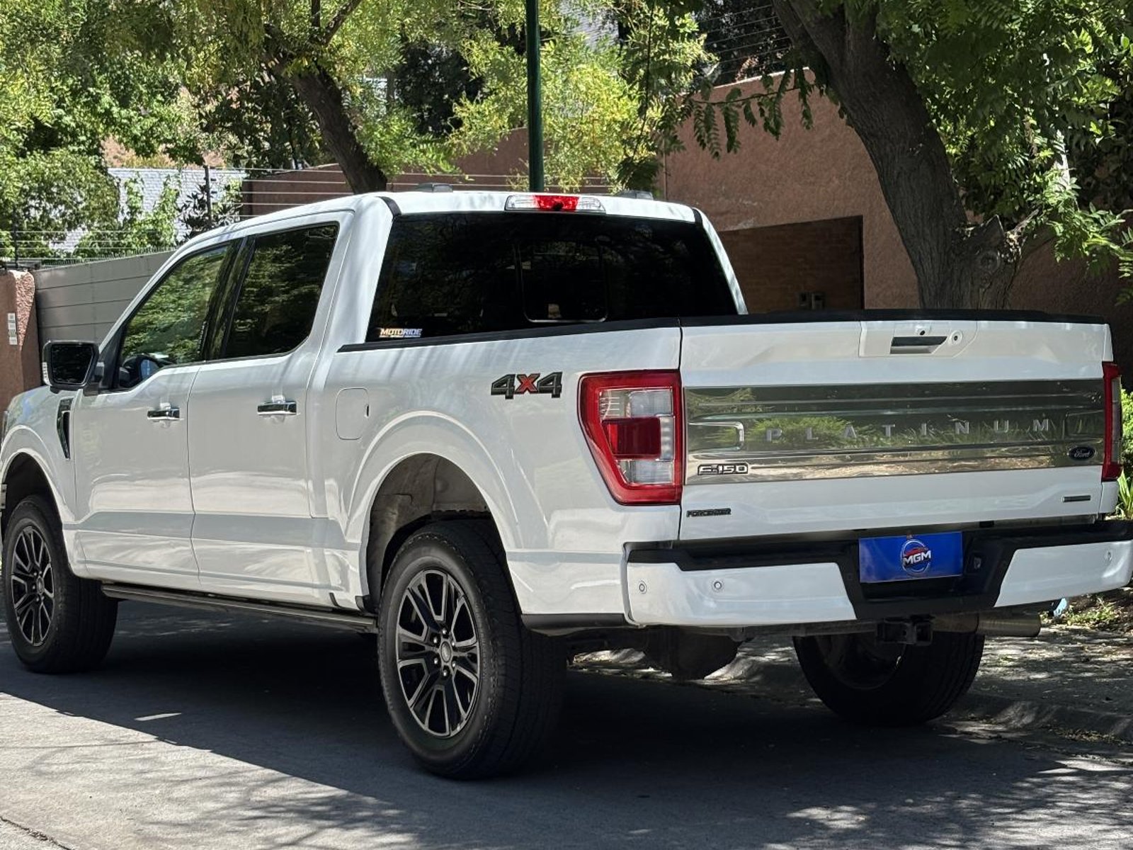 Ford F-150 PLATINUM CC 4X4 3.5L ; ;• ; ;BLANCO METALICO 2023 - Foto 3 de 9