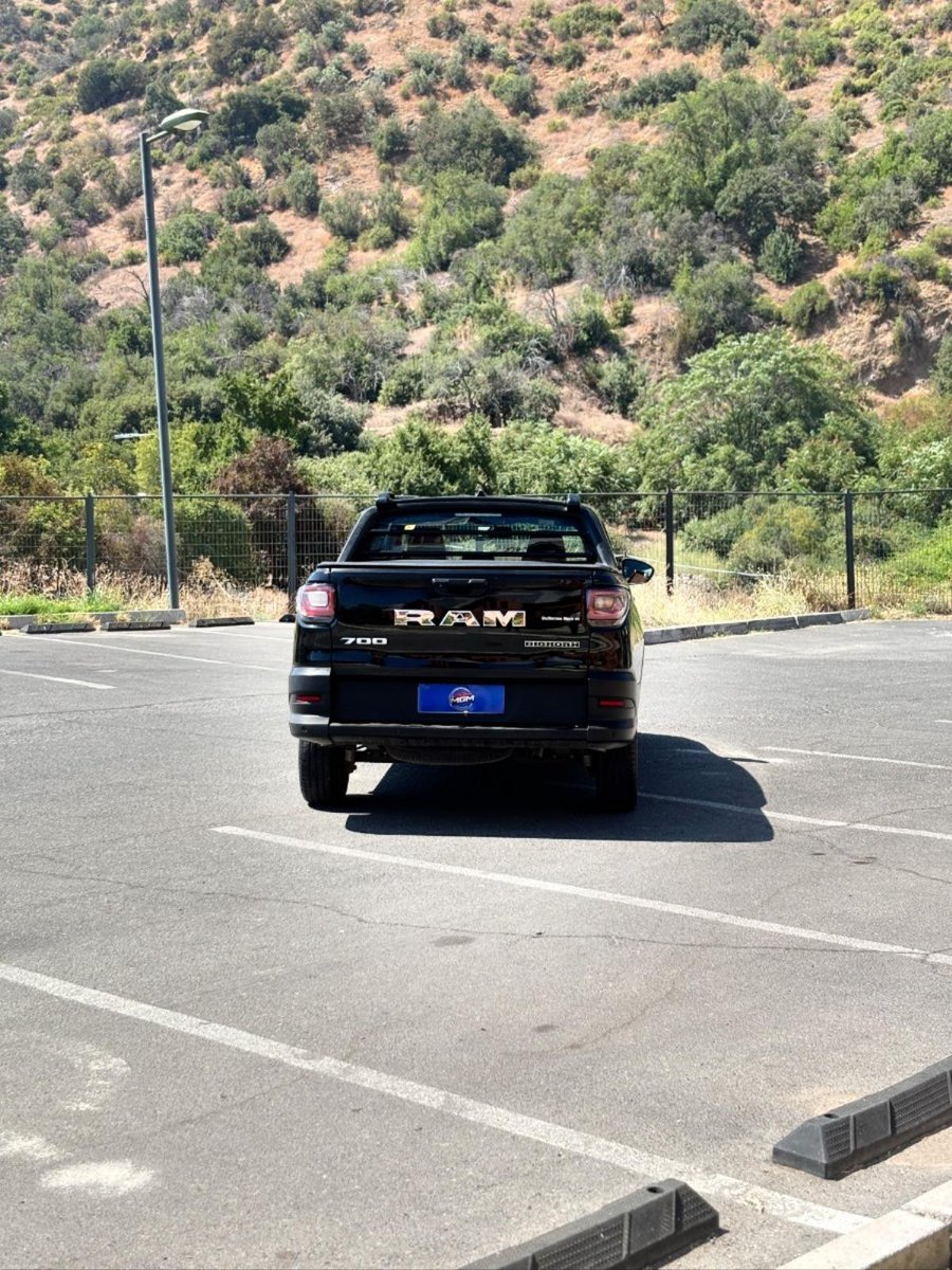 RAM 700 BIGHORND CD 2022 - Imagen 5 de 10