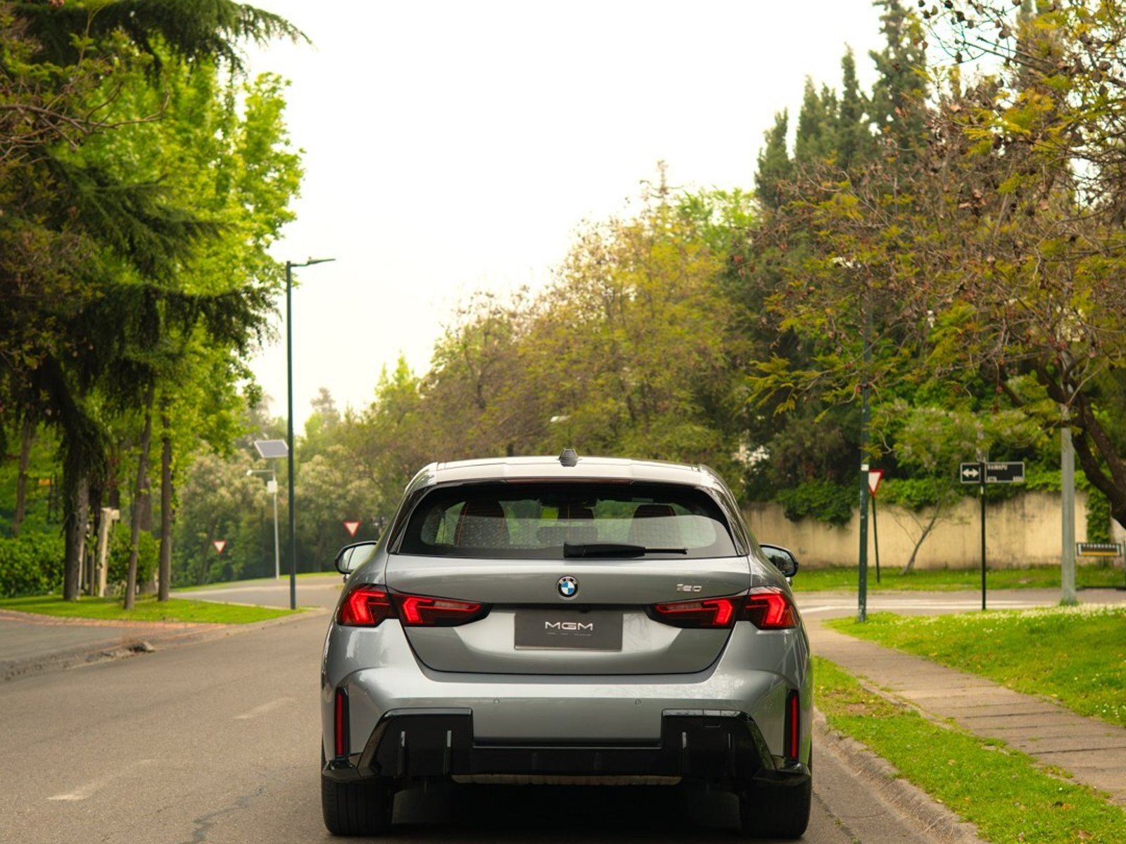 BMW 120 1.5T M SPORT ¡Recién Llegado! ; ;• ; ; ; ;• ; ;Patente 6 ; ;• ; ;GRIS 2025 - Foto 5 de 10