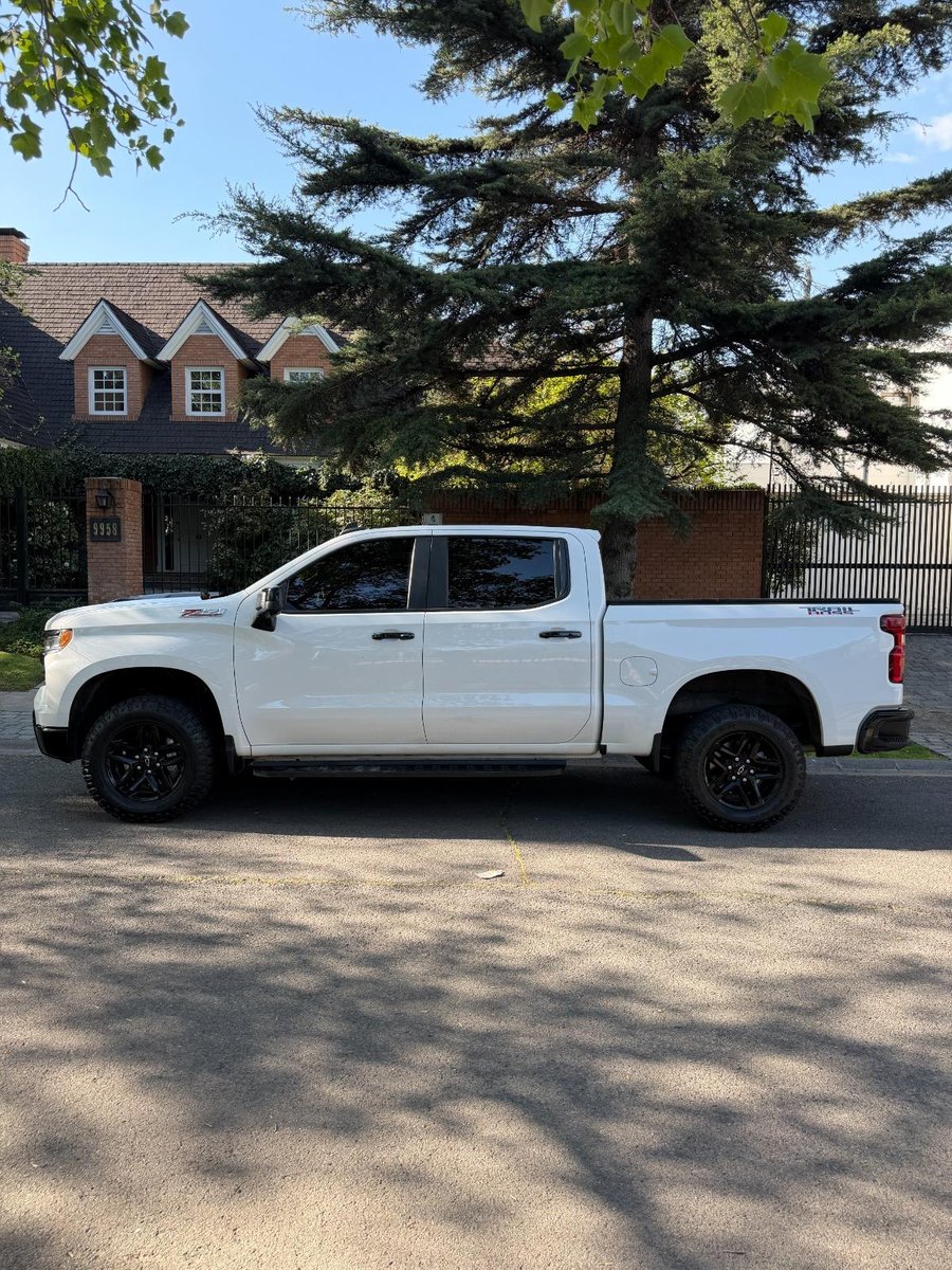 CHEVROLET SILVERADO Trail Boss Z71 2023 - Imagen 4 de 10