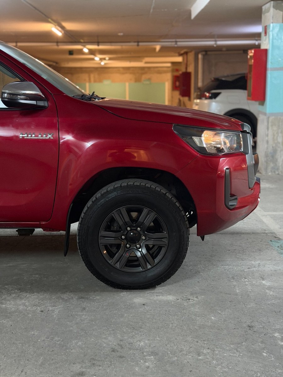 Toyota HILUX 2.4 SR DIESEL 4X4 2022 - Imagen 6 de 10