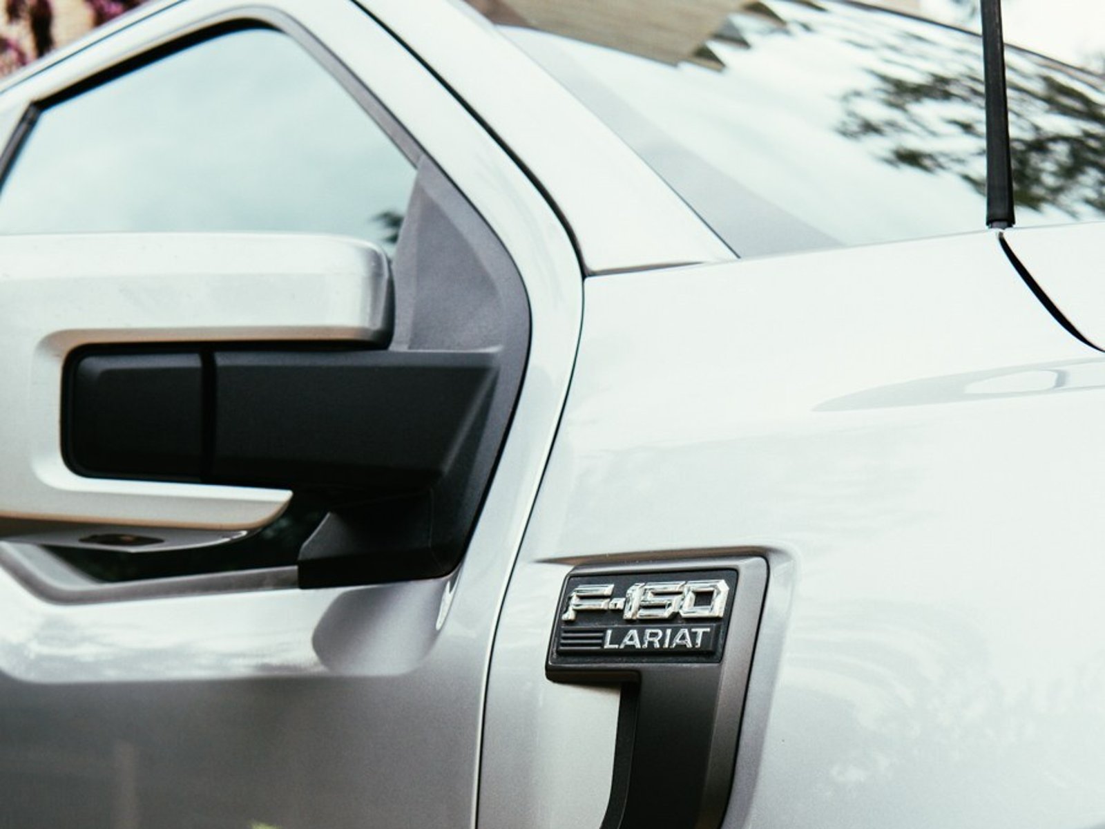 Ford F-150 LARIAT SPORT CC DOB. CAB. 4X4 ¡Recién Llegado! ; ;• ; ; ; ;• ; ;Patente 5 ; ;• ; ;PLATEADO 2022 - Foto 5 de 9