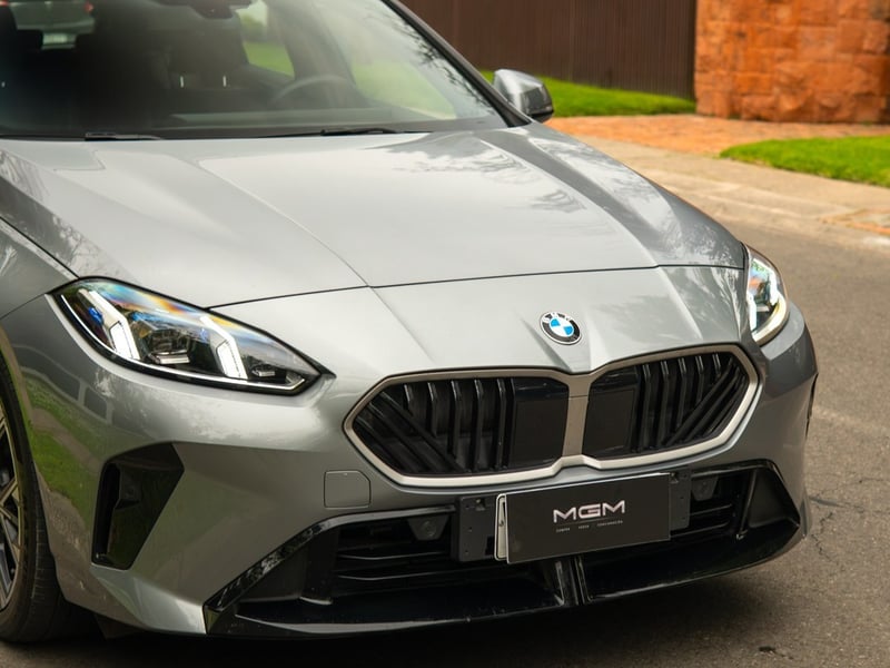BMW 120 1.5T M SPORT ¡Recién Llegado! ; ;• ; ; ; ;• ; ;Patente 6 ; ;• ; ;GRIS 2025 - Imagen 8 de 10