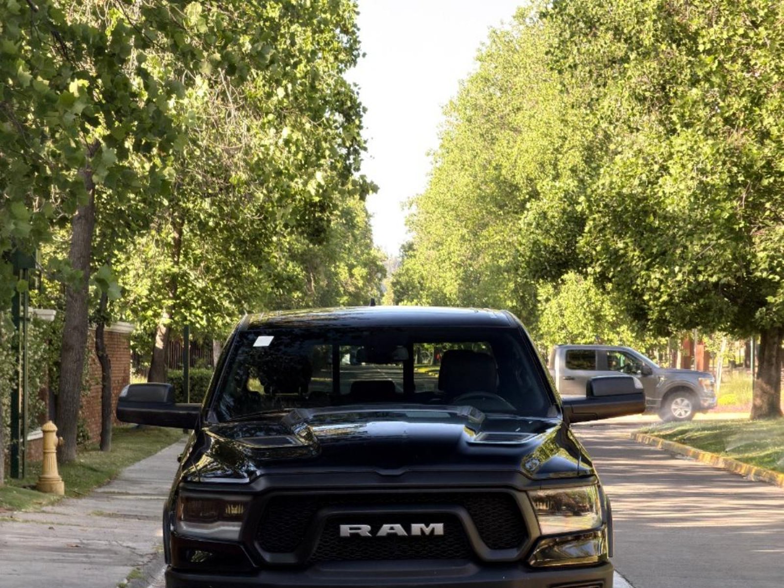 RAM 1500 REBEL RAMBOX ; ;• ; ;Patente 3 ; ;• ; ;NEGRO 2019 - Foto 3 de 10