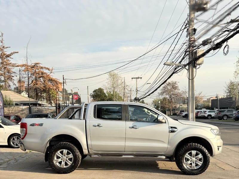 Ford RANGER 3.2 XLT 4X4 AT ¡Recién Llegado! ; ;• ; ; ; ;• ; ; ; ;• ; ;Patente 2 ; ;• ; ;PLATEADO 2021 - Imagen 7 de 10