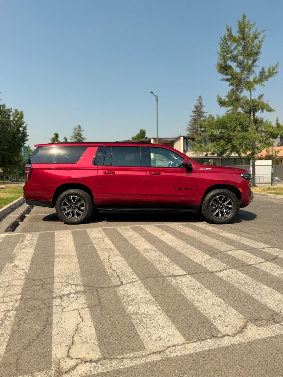CHEVROLET SUBURBAN Z71 2023 - Imagen 4 de 9
