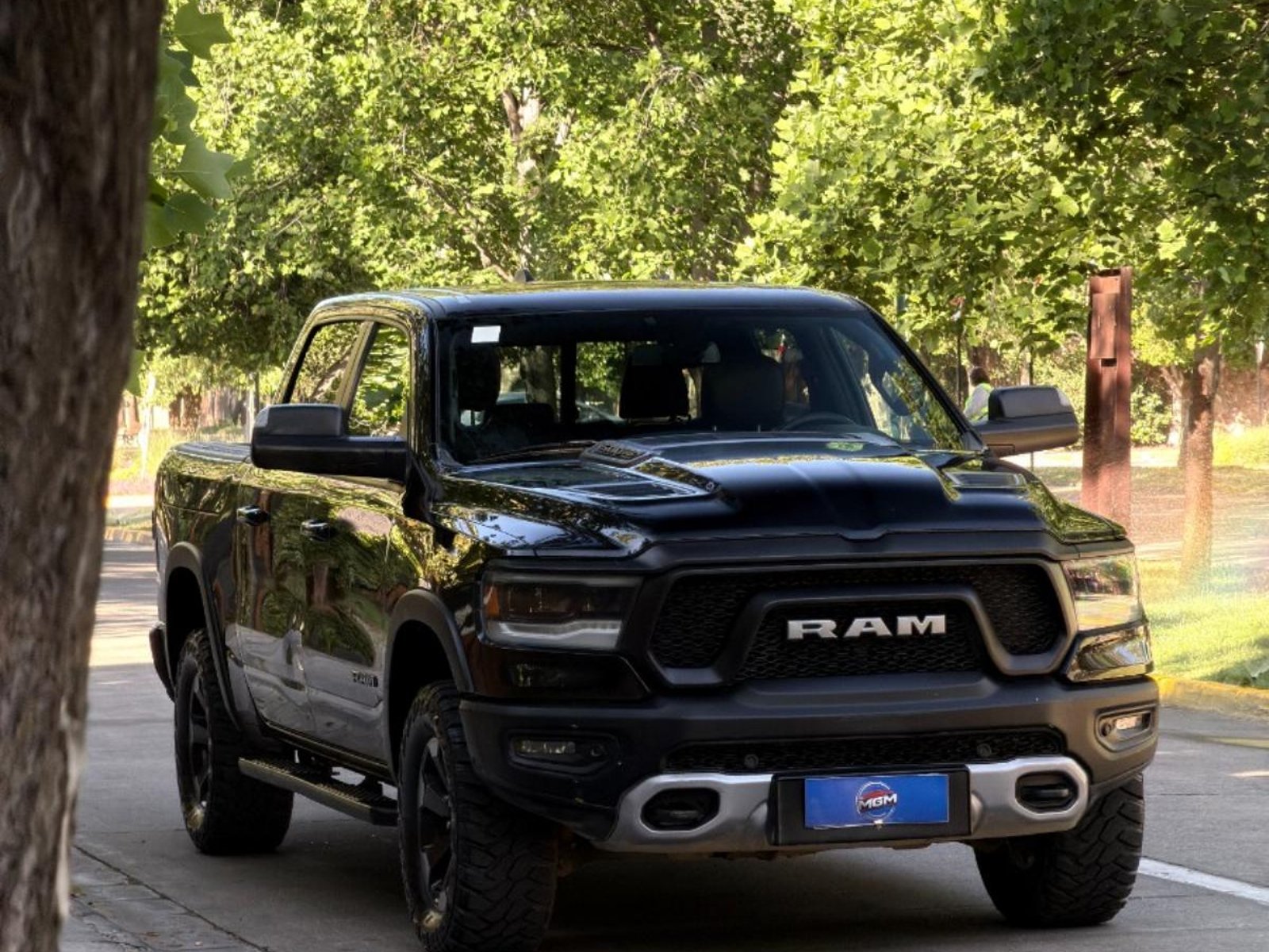 RAM 1500 REBEL RAMBOX ; ;• ; ;Patente 3 ; ;• ; ;NEGRO 2019 - Foto 4 de 10