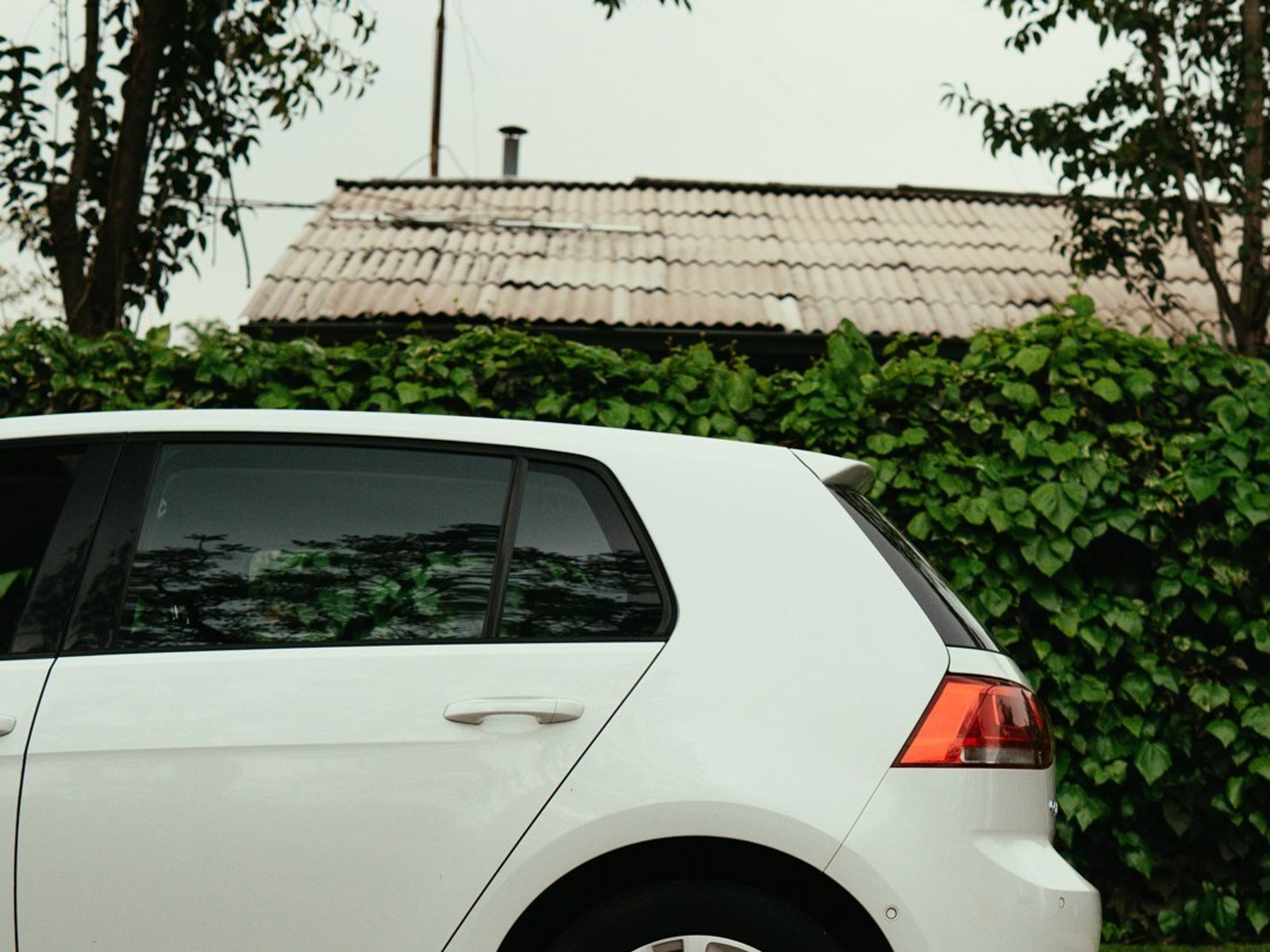 Volkswagen GOLF 1.6 HB AT ¡Recién Llegado! ; ;• ; ; ; ;• ; ;Patente 4 ; ;• ; ;BLANCO 2017 - Foto 5 de 10