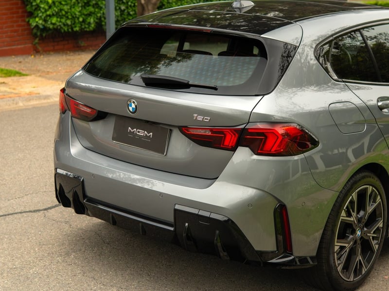 BMW 120 1.5T M SPORT ¡Recién Llegado! ; ;• ; ; ; ;• ; ;Patente 6 ; ;• ; ;GRIS 2025 - Imagen 10 de 10