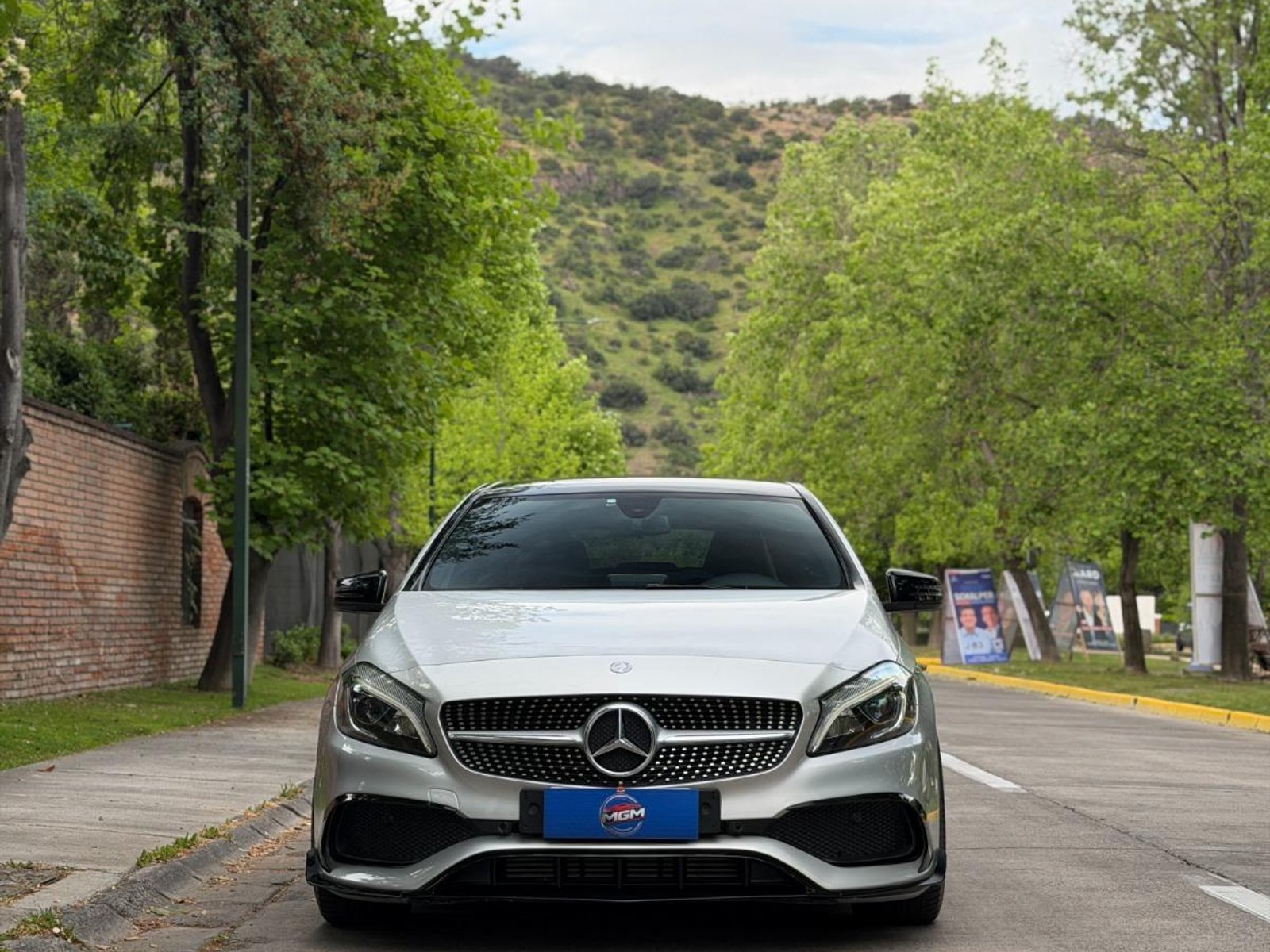 Mercedes-Benz A200 ; ;• ; ;Patente 4 ; ;• ; ;PLATEADO 2017 - Foto 2 de 10