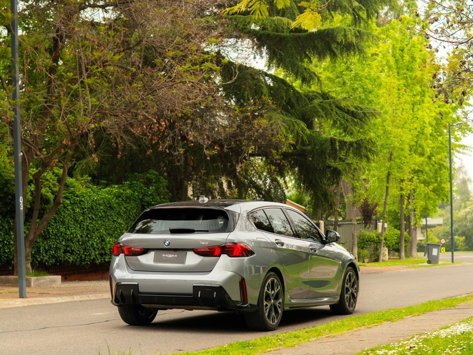 BMW 120 1.5T M SPORT ¡Recién Llegado! ; ;• ; ; ; ;• ; ;Patente 6 ; ;• ; ;GRIS 2025 - Foto 4 de 10