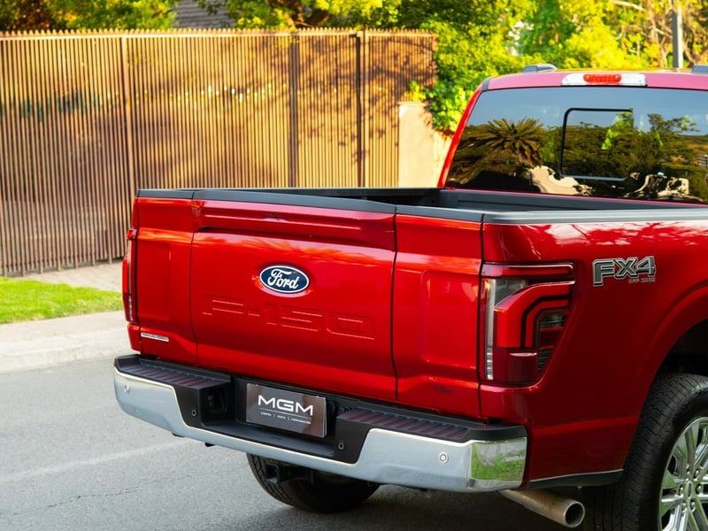 Ford F-150 LARIAT LUXURY 5.0 ¡Recién Llegado! ; ;• ; ; ; ;• ; ;Patente 4 ; ;• ; ;ROJO 2026 - Imagen 8 de 10