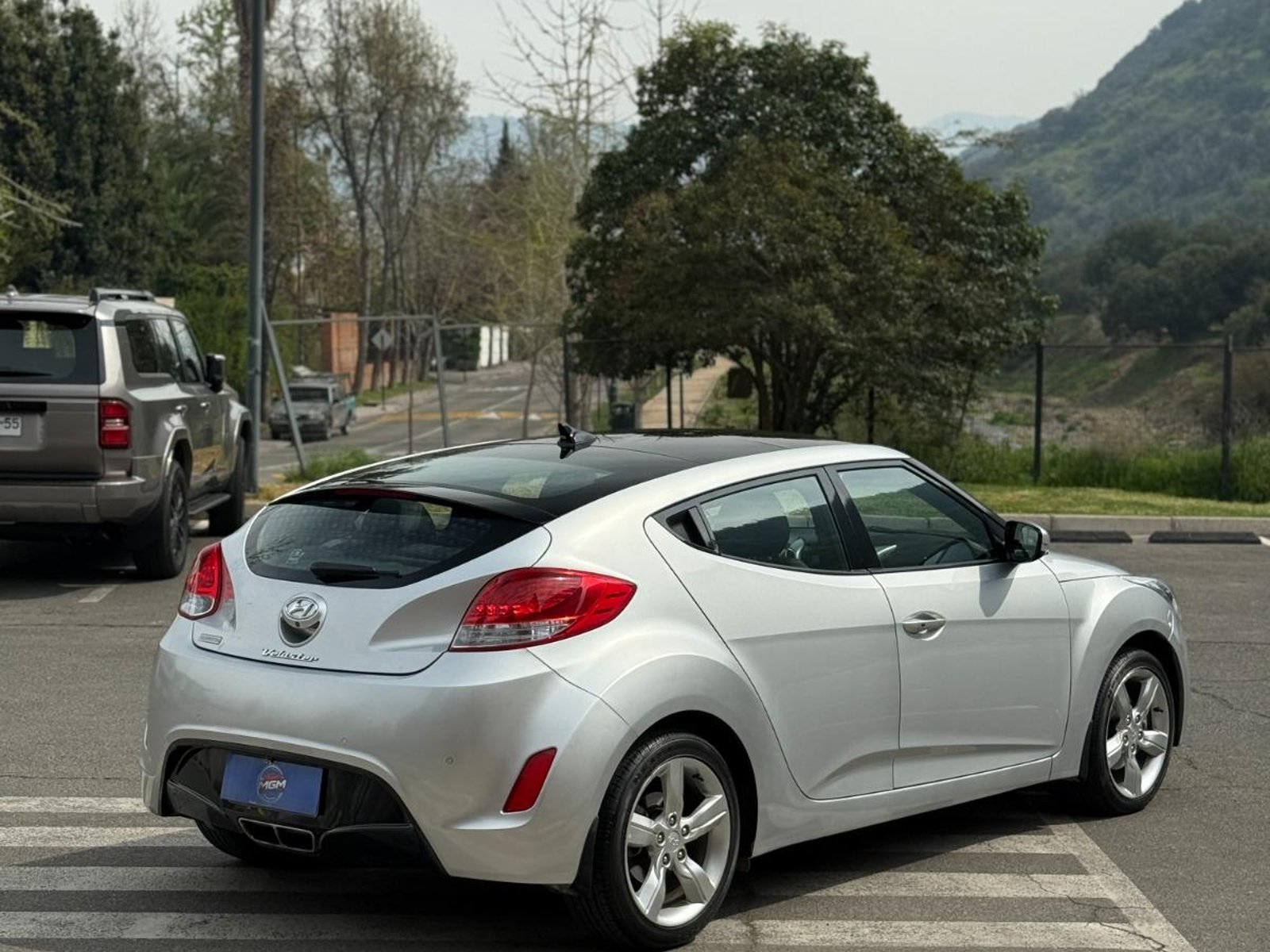 Hyundai VELOSTER 1.6 GLS FULL AUTO ; ;• ; ;Patente 1 ; ;• ; ;GRIS 2014 - Foto 5 de 10