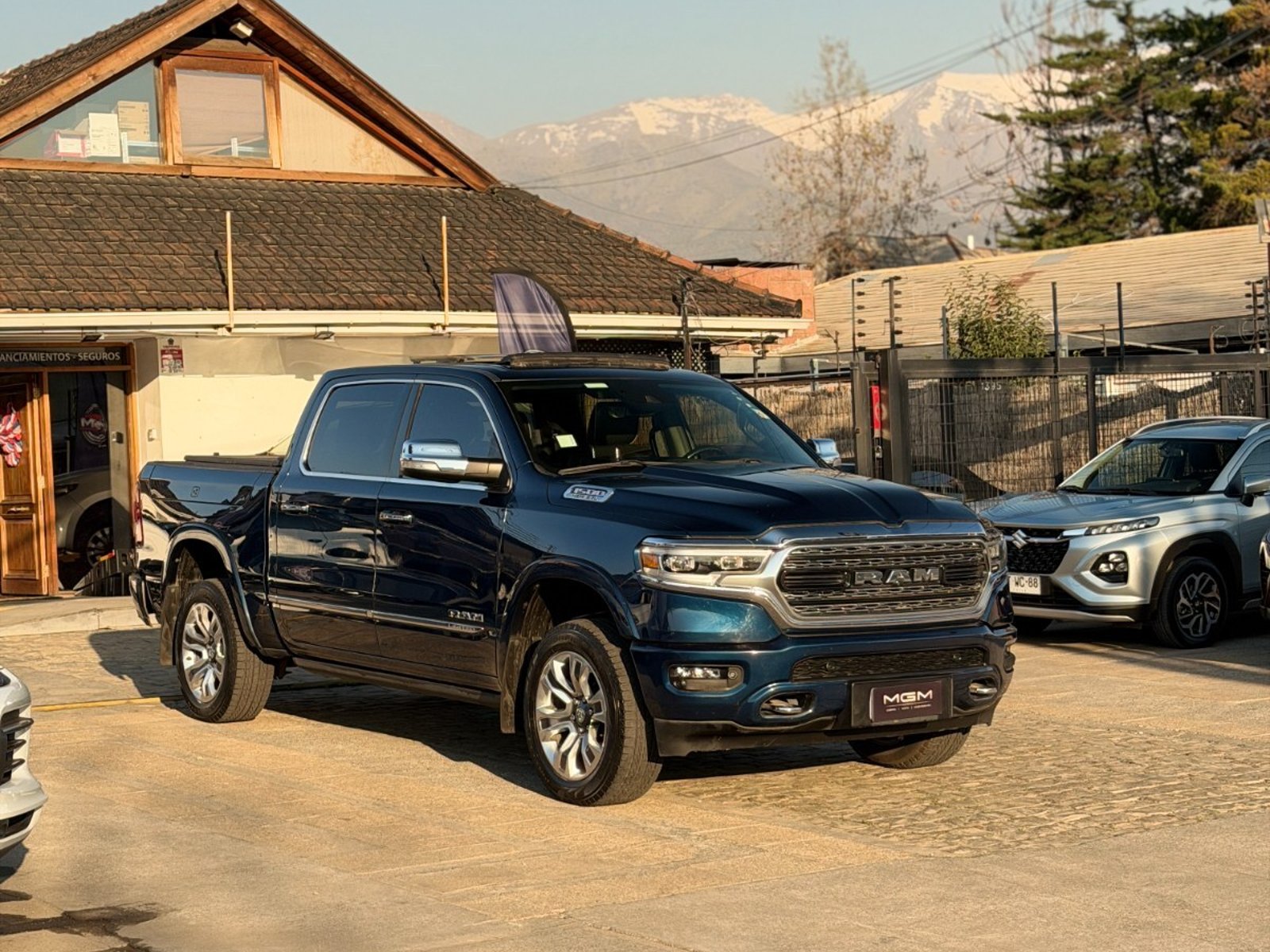 RAM 1500 LIMITED 5.7 4X4 ¡Recién Llegado! ; ;• ; ; ; ;• ; ;Patente 4 ; ;• ; ;AZUL 2023 - Foto 4 de 10