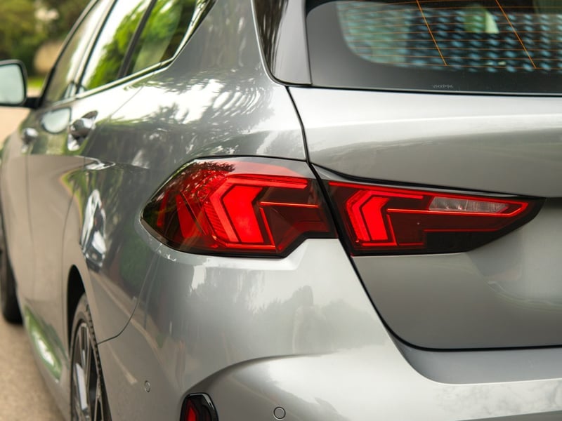 BMW 120 1.5T M SPORT ¡Recién Llegado! ; ;• ; ; ; ;• ; ;Patente 6 ; ;• ; ;GRIS 2025 - Imagen 7 de 10