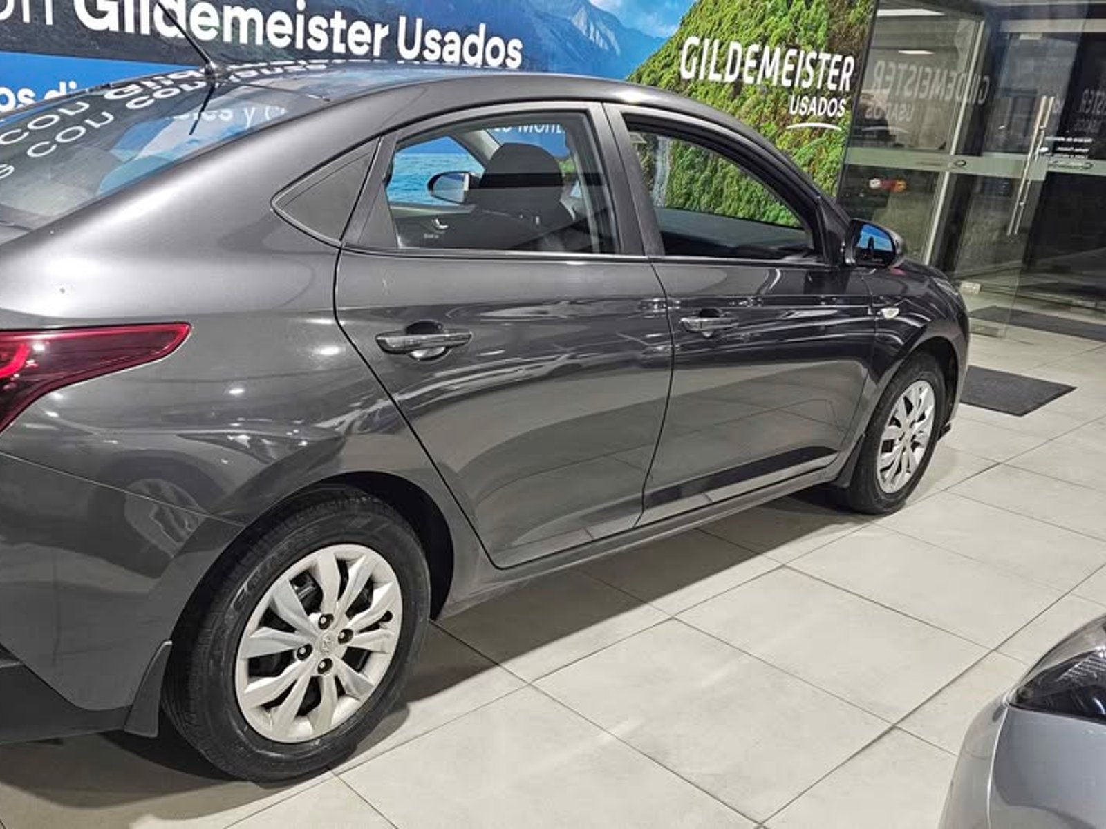 Hyundai ACCENT 2023 - Foto 2 de 10