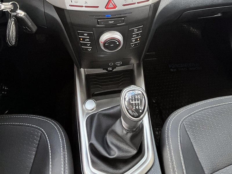 Mahindra XUV300 2025 - Imagen 9 de 12
