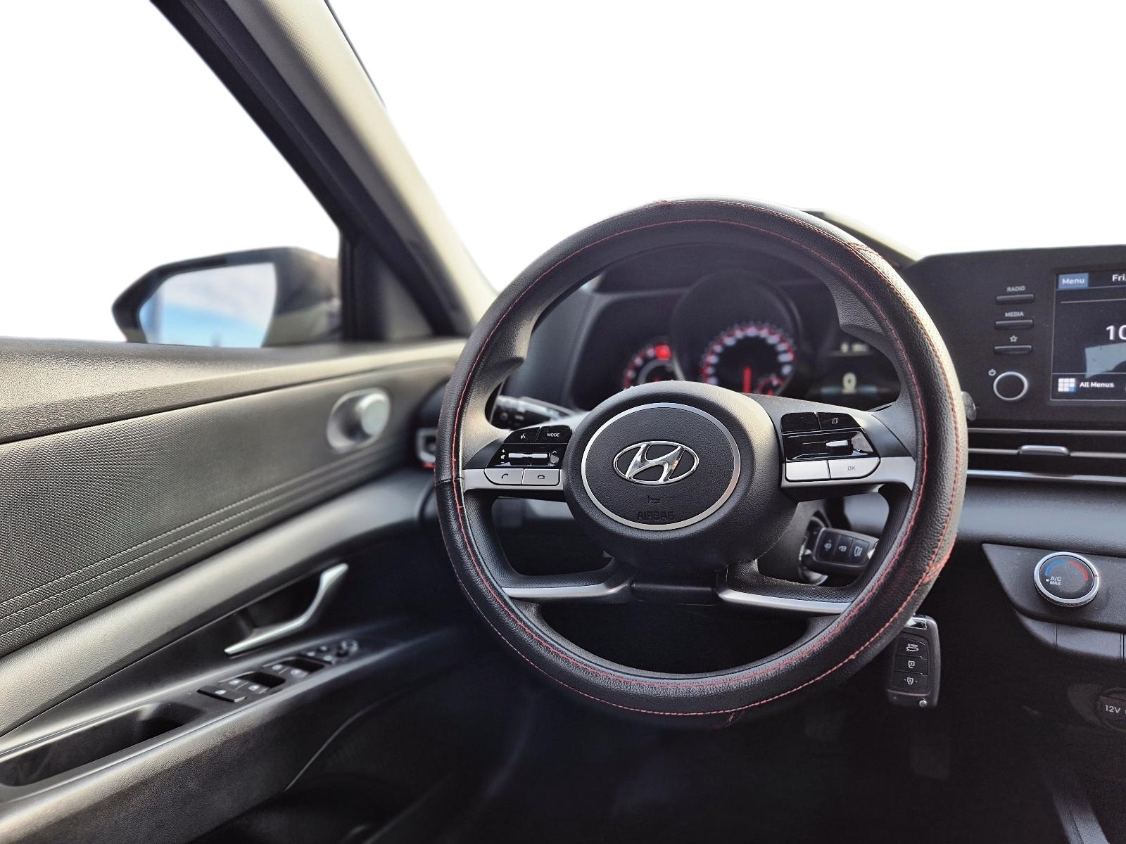 HYUNDAI ELANTRA 2022 - Imagen 8 de 12