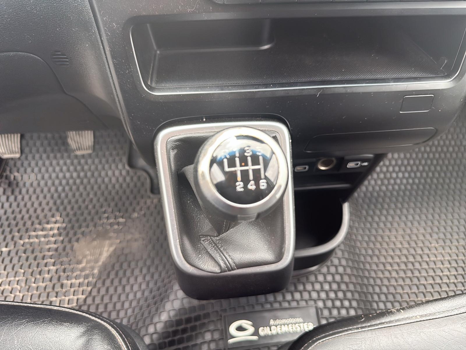 Hyundai STARIA 2024 - Imagen 11 de 12