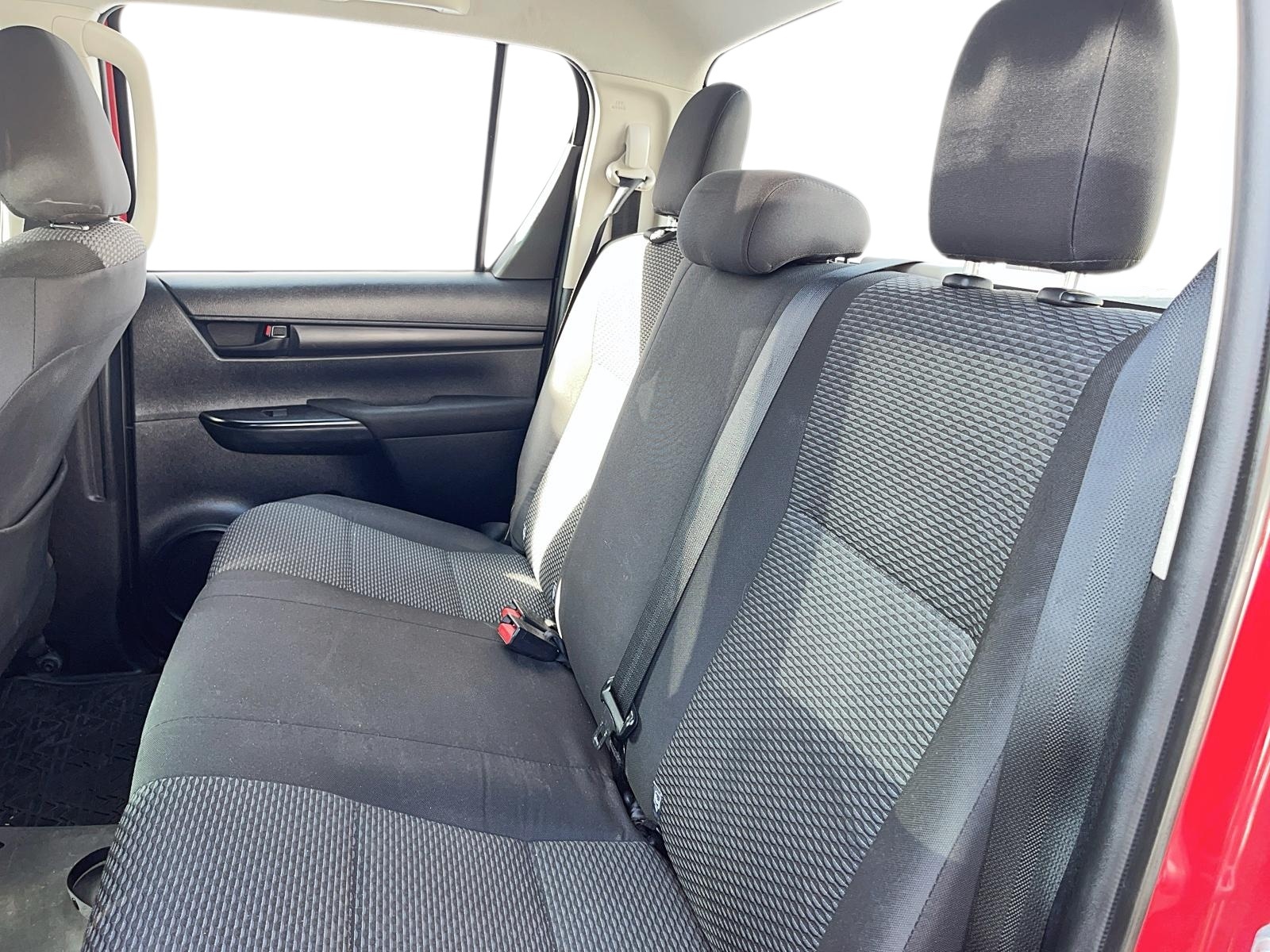 TOYOTA HILUX 2022 - Imagen 10 de 12