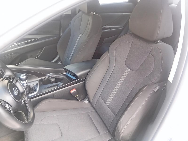 Hyundai ELANTRA 2023 - Imagen 10 de 12