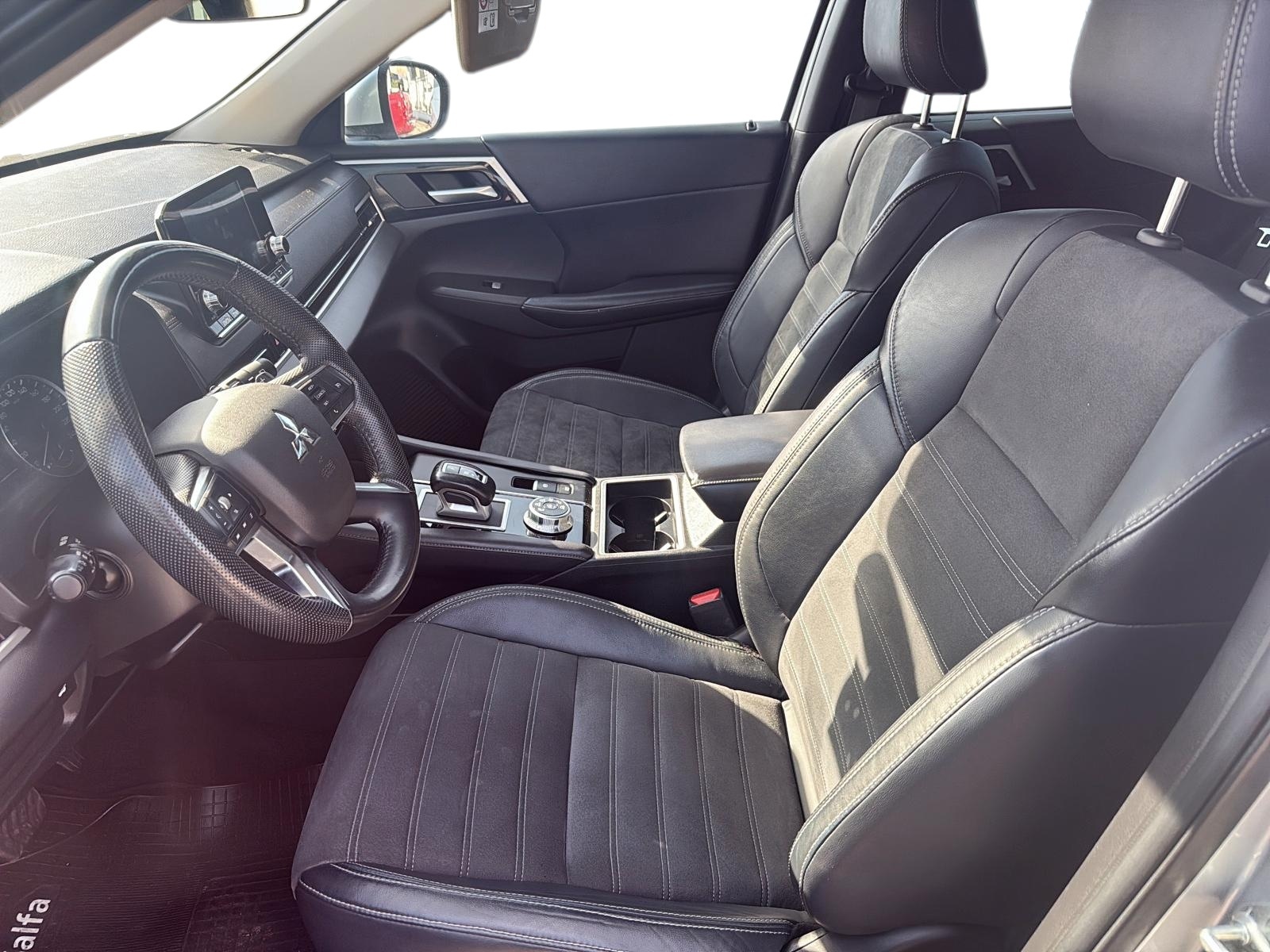 MITSUBISHI OUTLANDER 2023 - Imagen 11 de 12