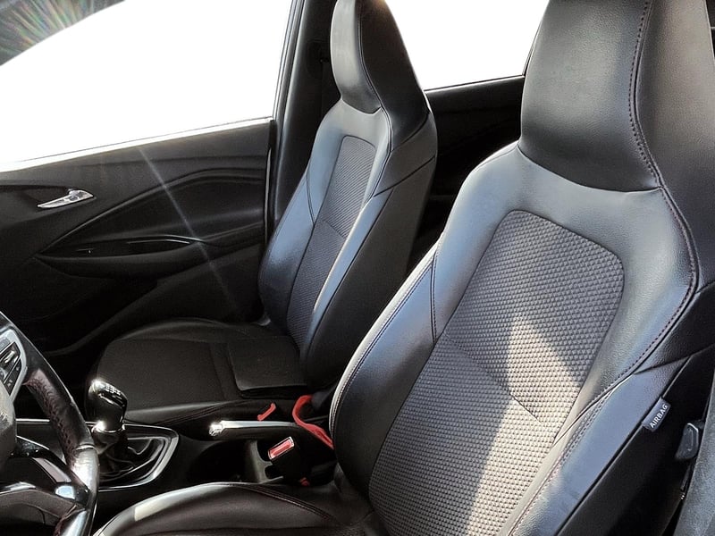 Chevrolet ONIX TURBO 2023 - Imagen 9 de 12