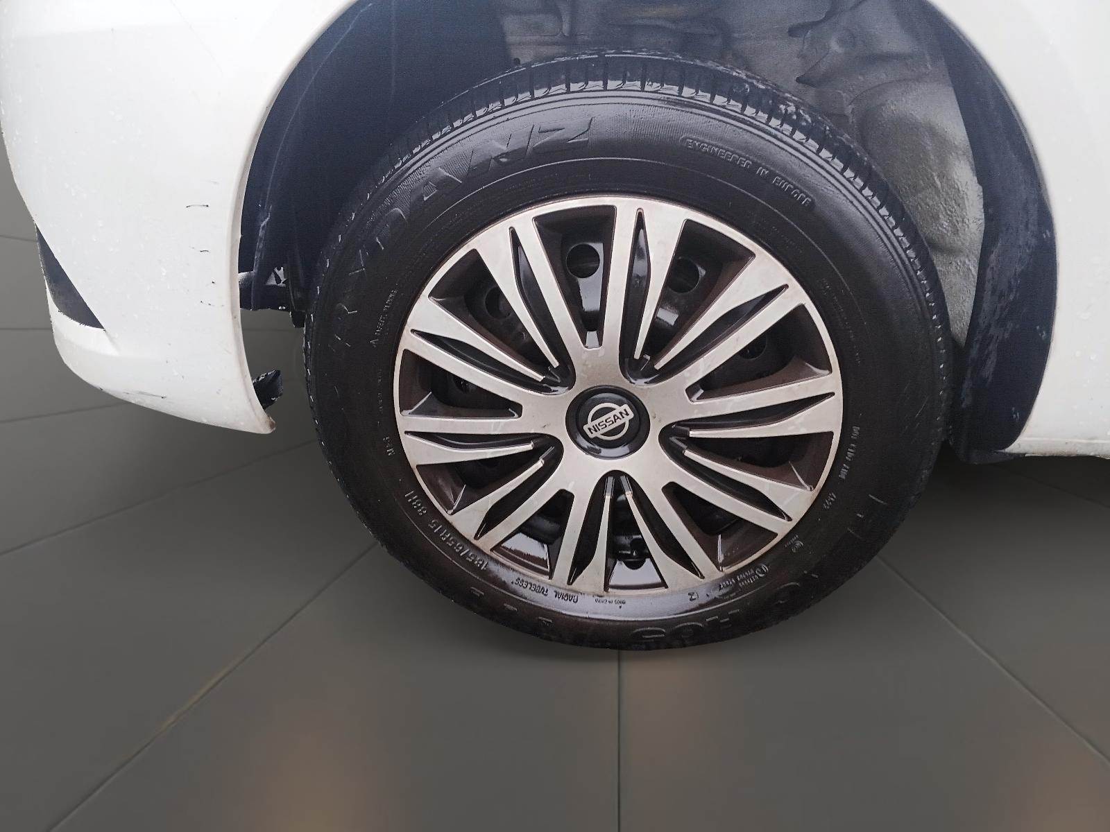 NISSAN VERSA 2019 - Foto 5 de 11