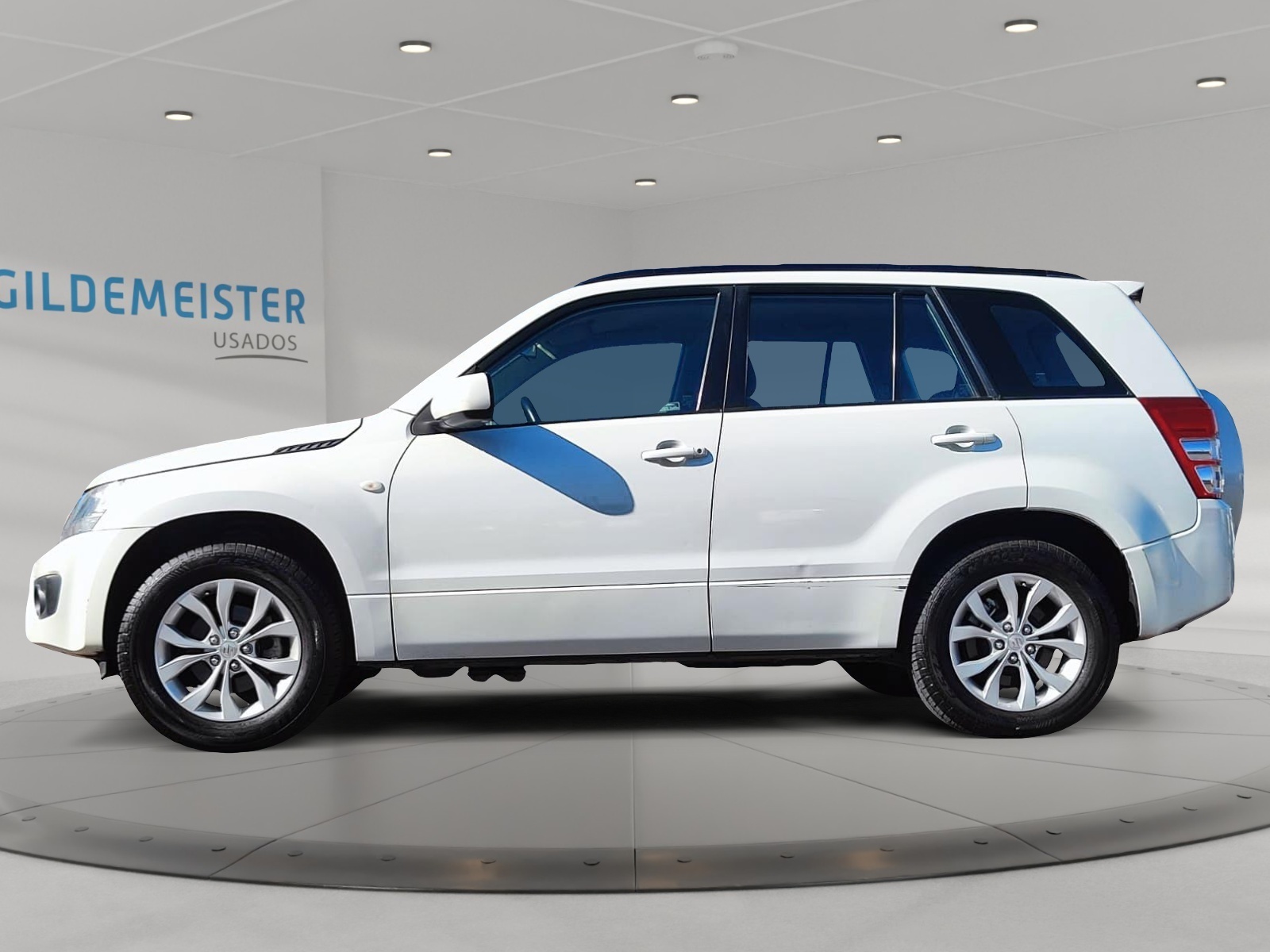 Suzuki GRAND NOMADE 2018 - Foto 2 de 12