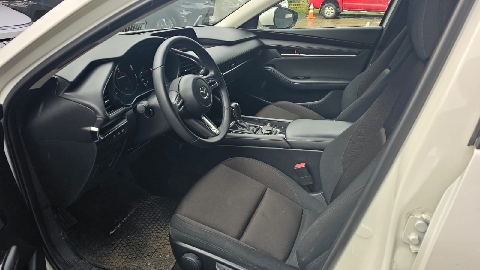 MAZDA MAZDA3 2024 - Imagen 11 de 12