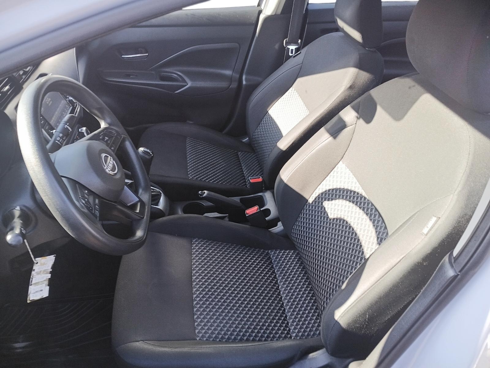 Nissan VERSA 2024 - Imagen 8 de 12