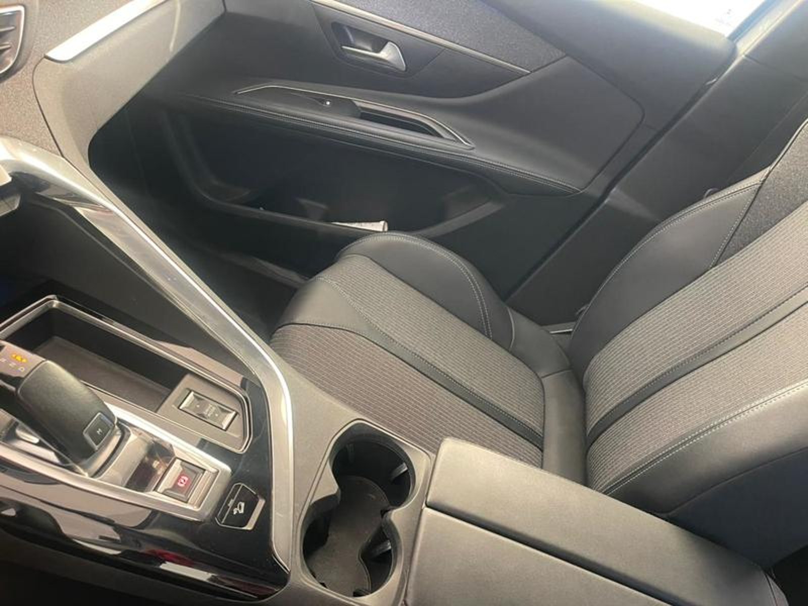 PEUGEOT 5008 2022 - Imagen 4 de 9
