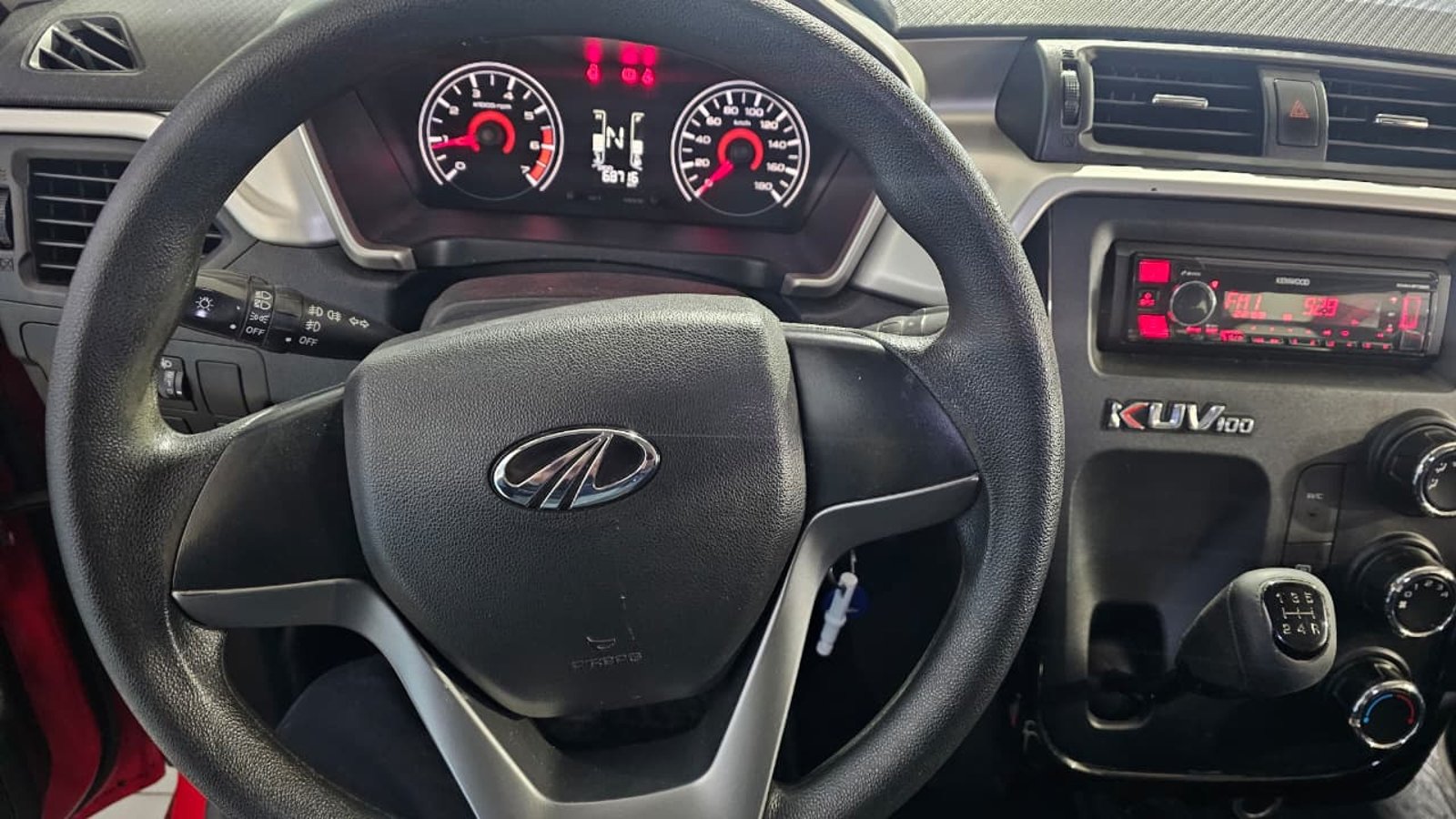 Mahindra KUV100 2020 - Imagen 8 de 11