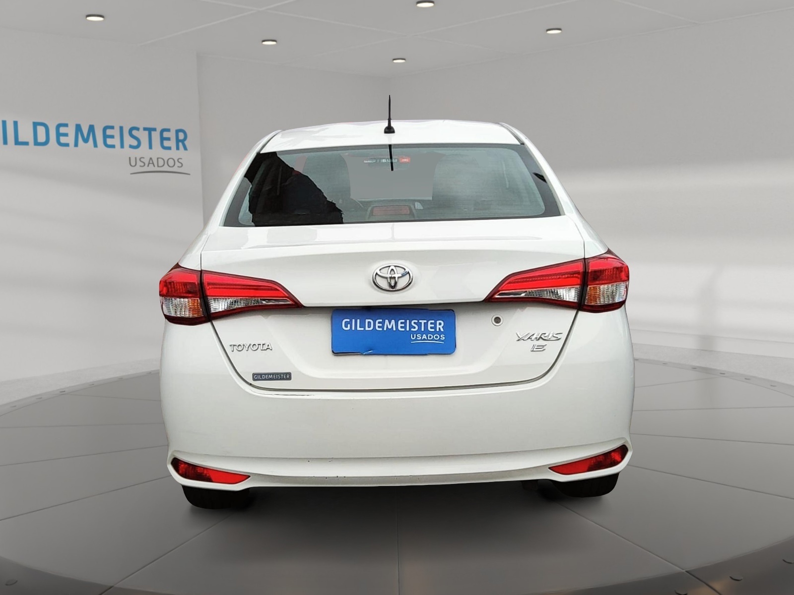 Toyota YARIS 2021 - Foto 2 de 12