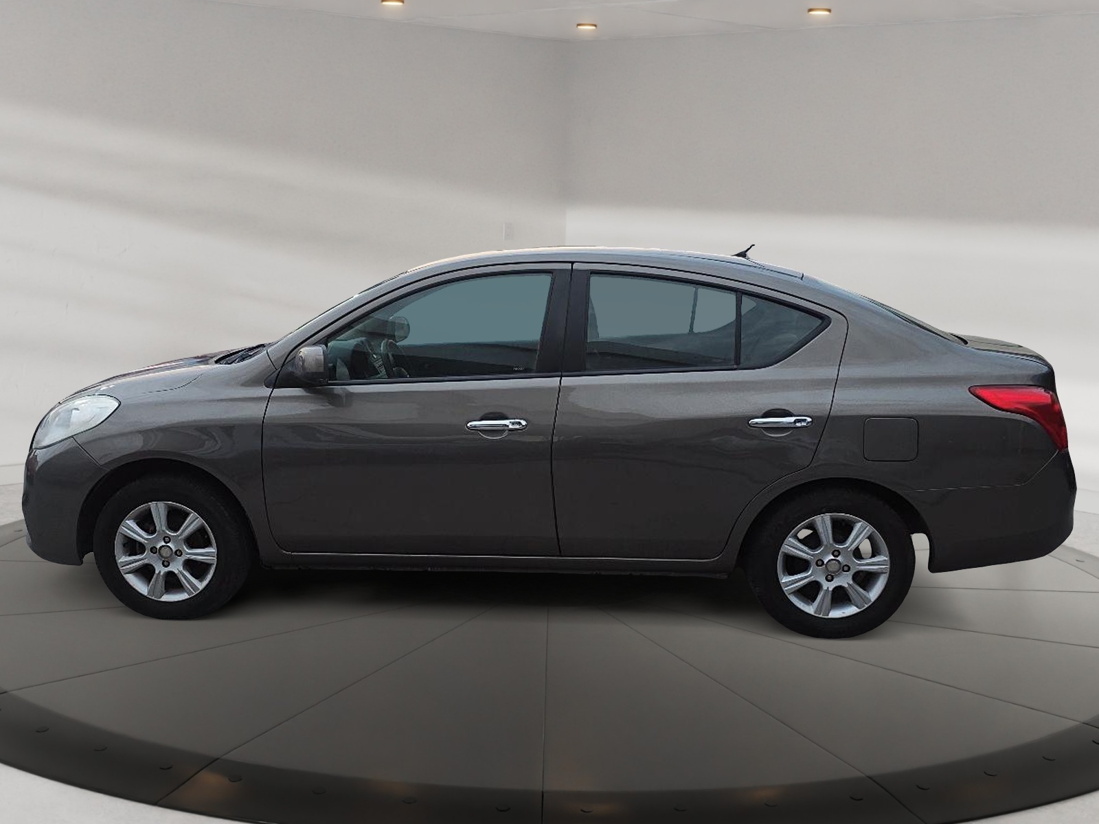 Nissan VERSA 2013 - Imagen 5 de 12