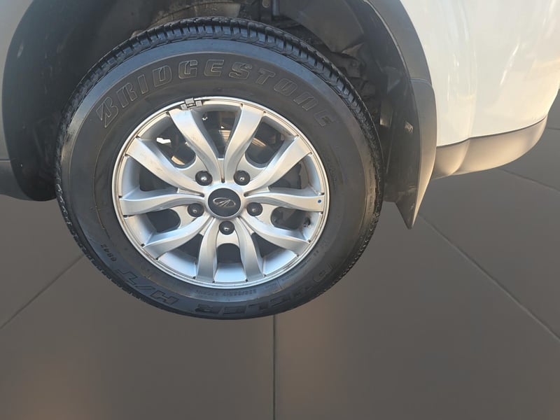 Mahindra XUV500 2020 - Imagen 7 de 12