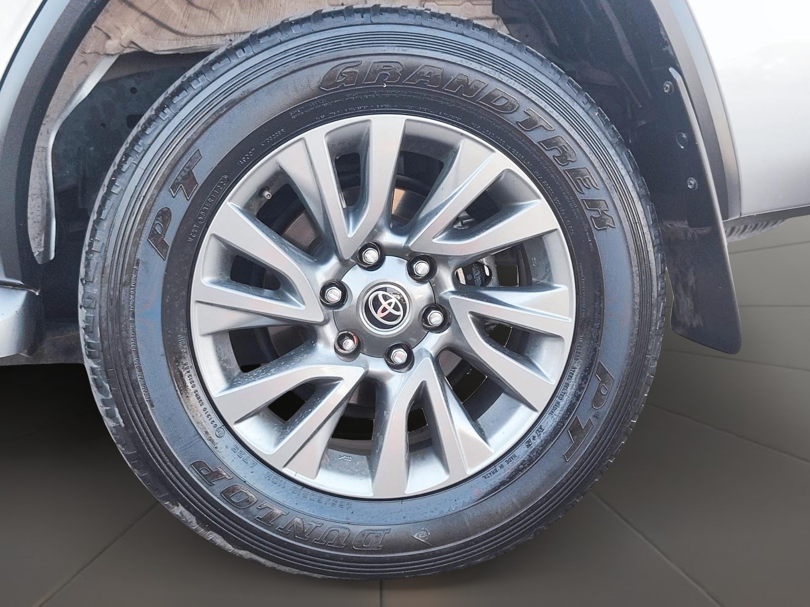 TOYOTA FORTUNER 2023 - Imagen 8 de 12