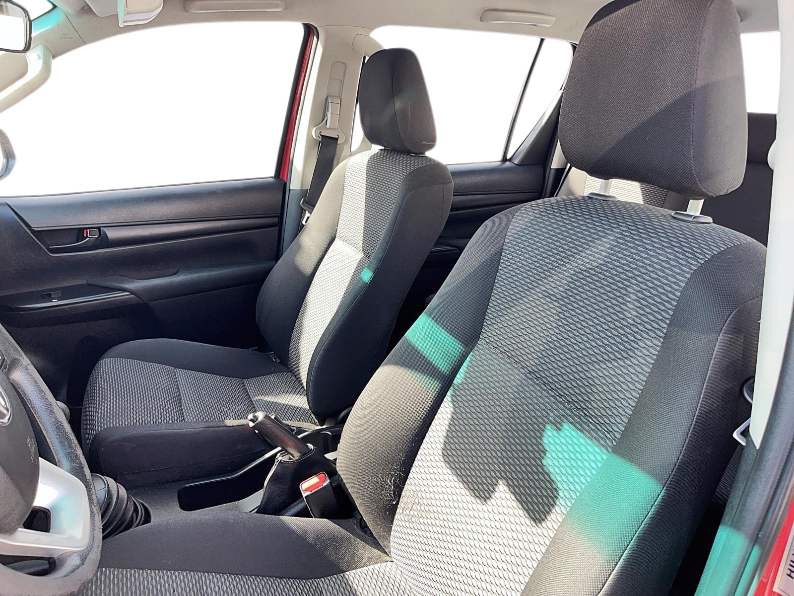 TOYOTA HILUX 2022 - Imagen 9 de 12