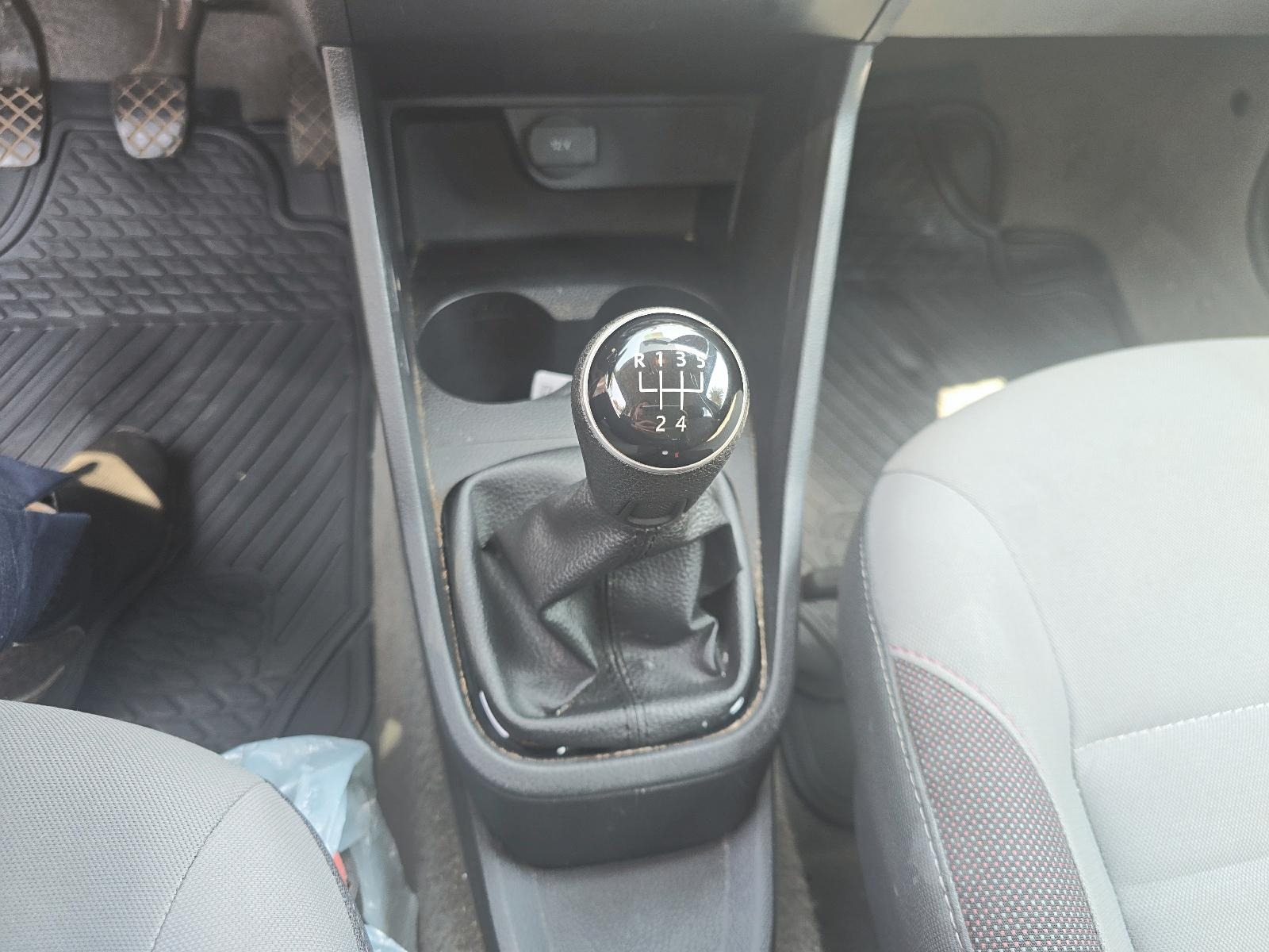 Volkswagen VOYAGE 2023 - Imagen 8 de 10