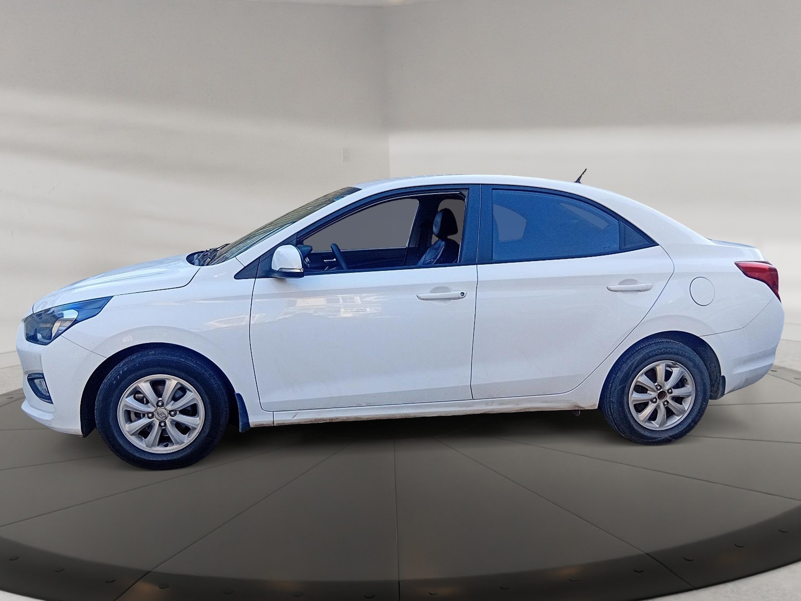 Hyundai VERNA 2021 - Foto 2 de 12