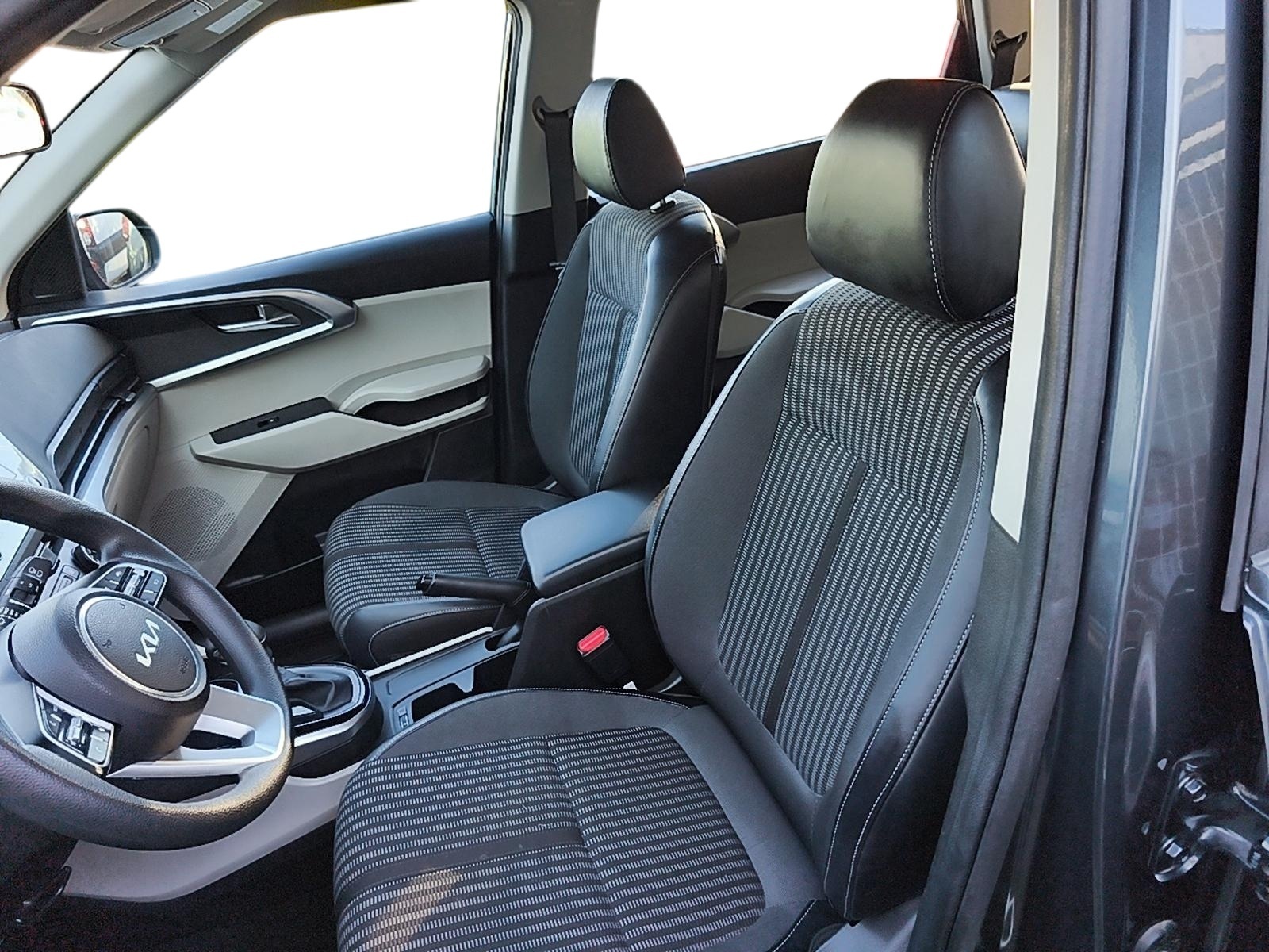 Kia CARENS 2023 - Imagen 7 de 12