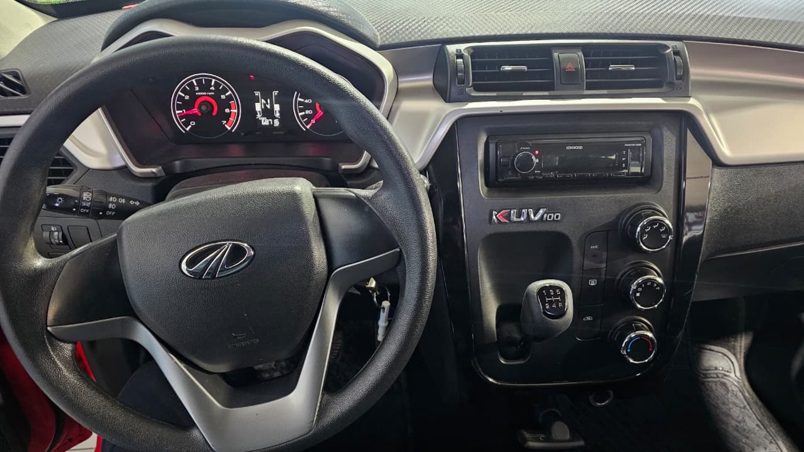 Mahindra KUV100 2020 - Imagen 10 de 11
