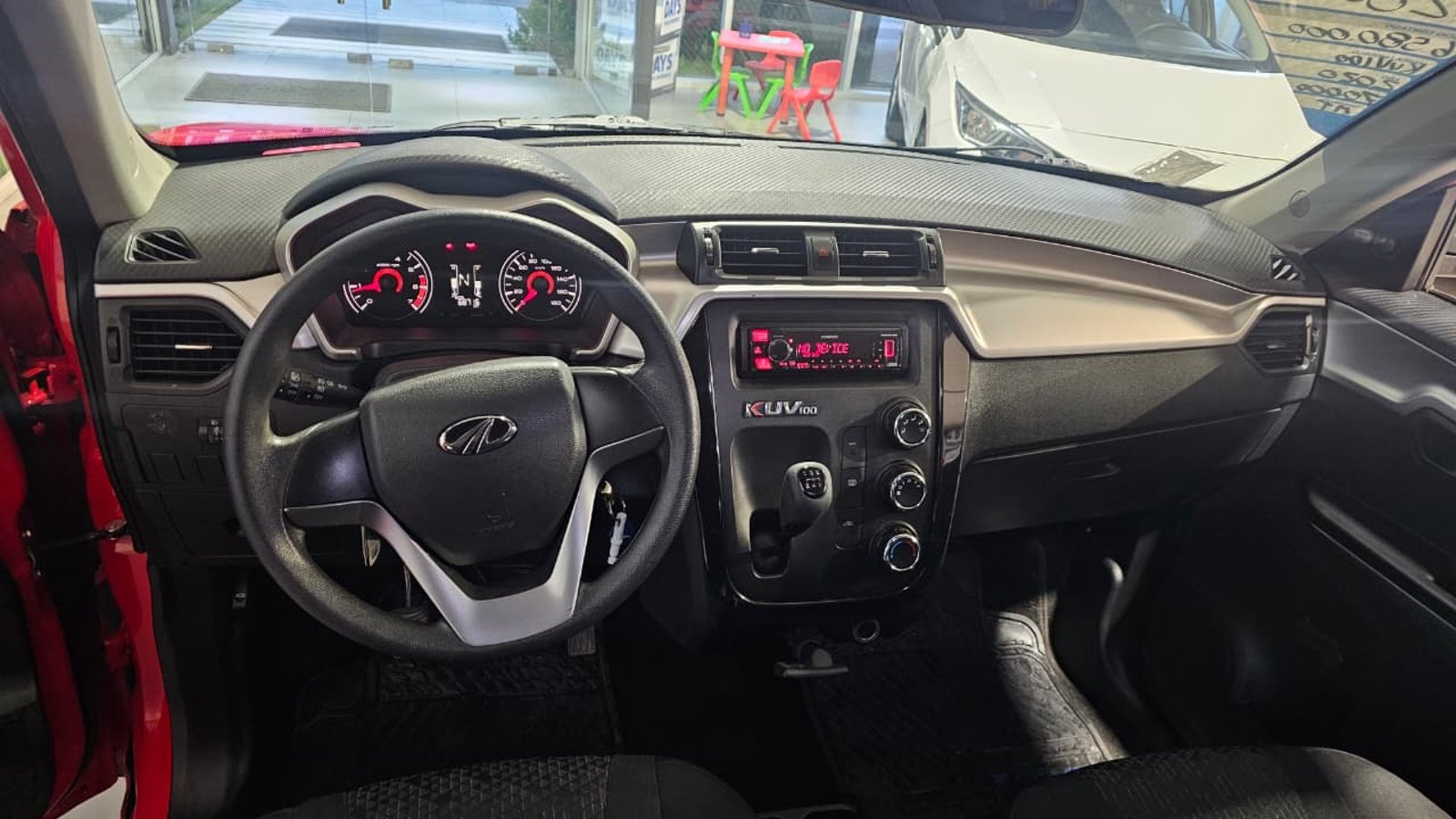 Mahindra KUV100 2020 - Imagen 9 de 11