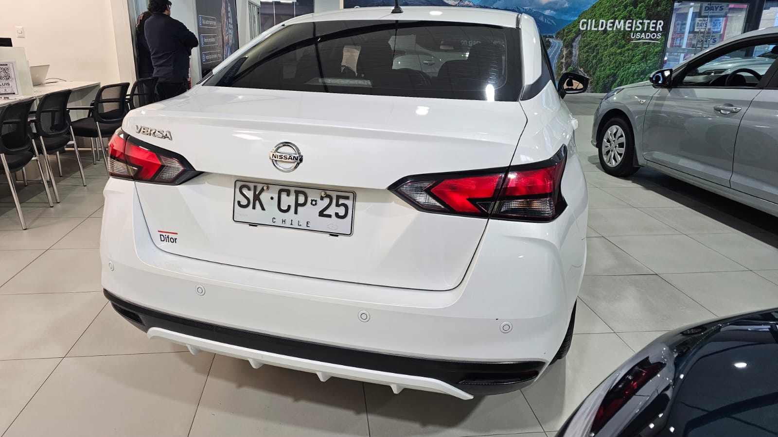 NISSAN VERSA 2023 - Foto 5 de 12