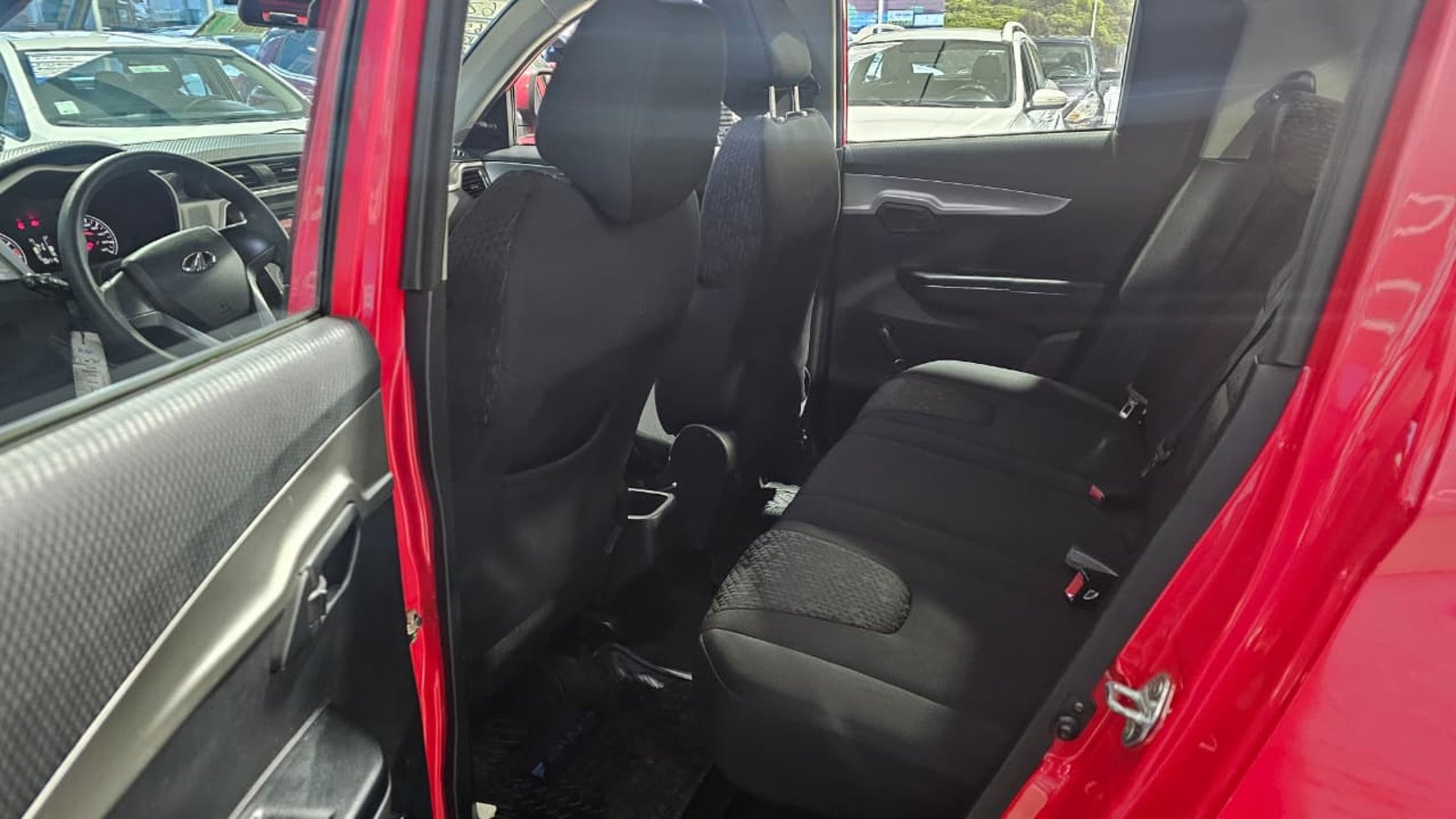 Mahindra KUV100 2020 - Imagen 11 de 11