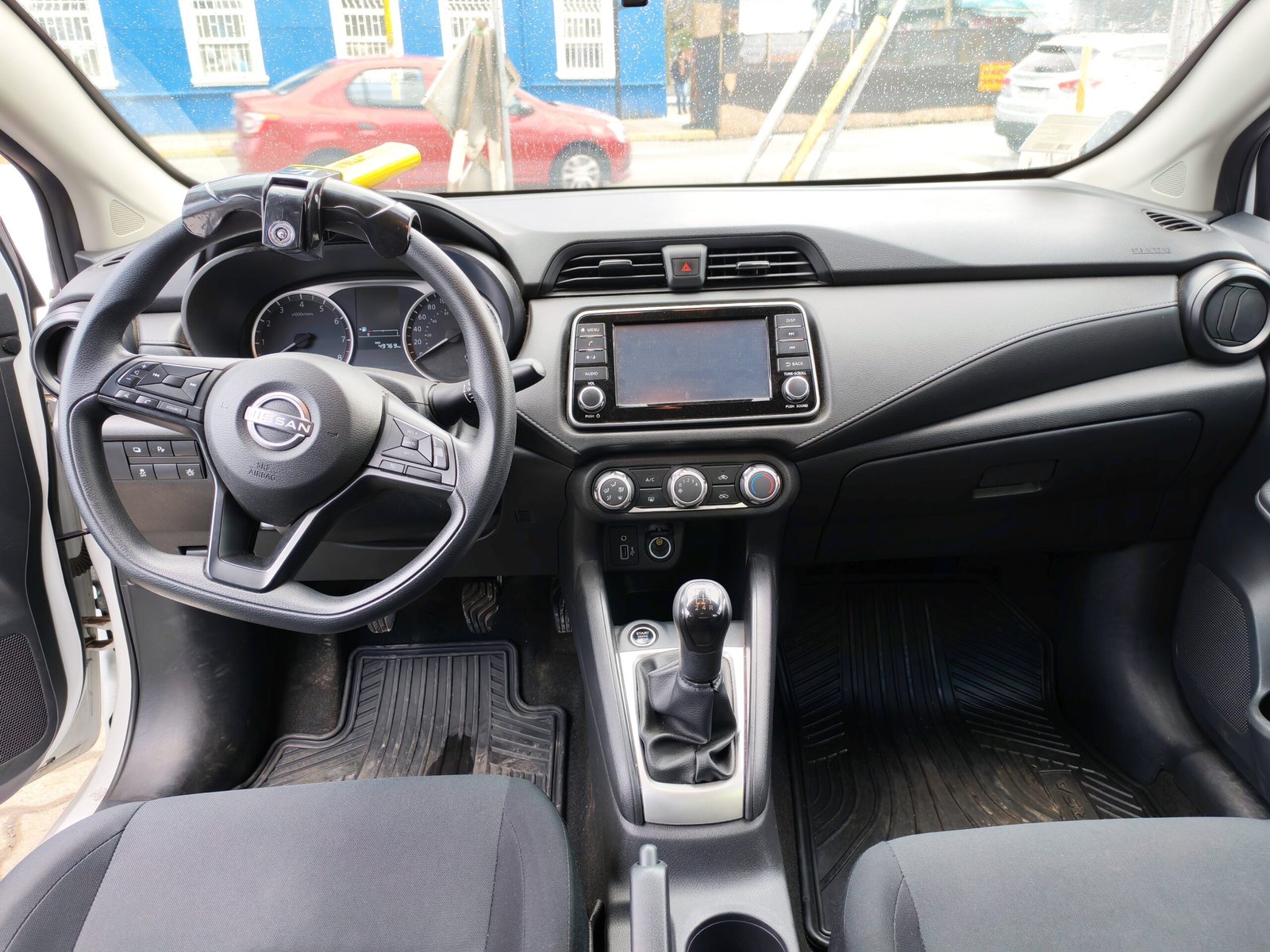Nissan VERSA 2024 - Imagen 6 de 9