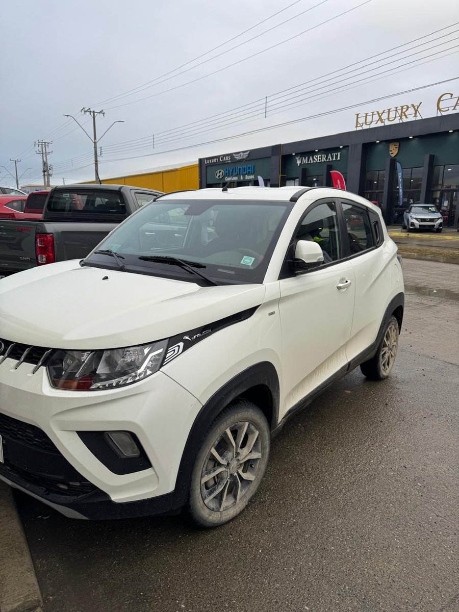 MAHINDRA KUV100 2022 - Imagen 3 de 7