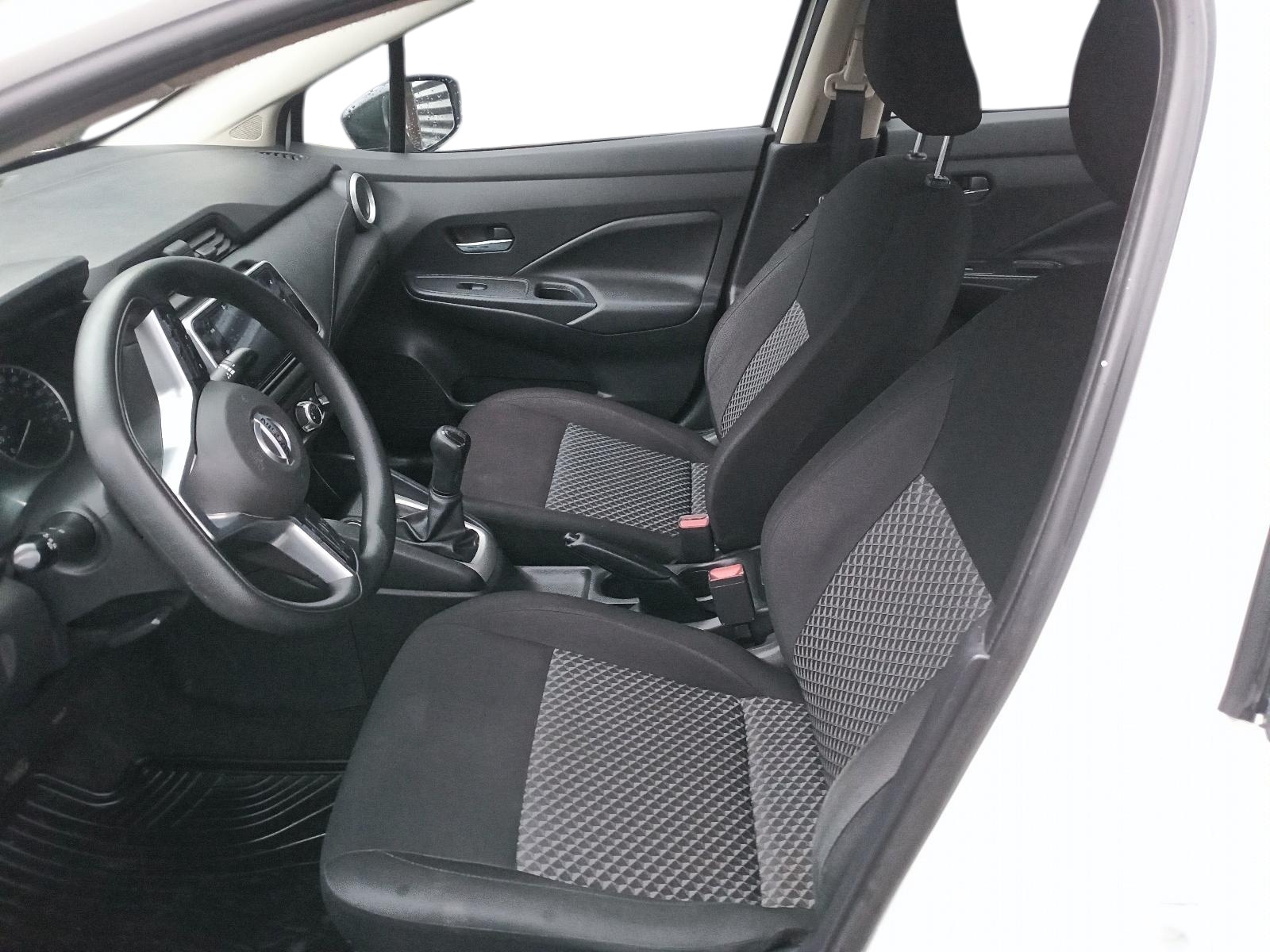 Nissan VERSA 2023 - Imagen 7 de 11